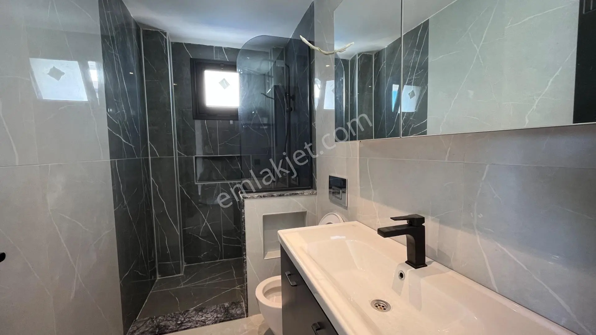 Ortamahallede Denize 150m Sıfır 2+1 Daire (teklife Açık) — fotoğraf 17