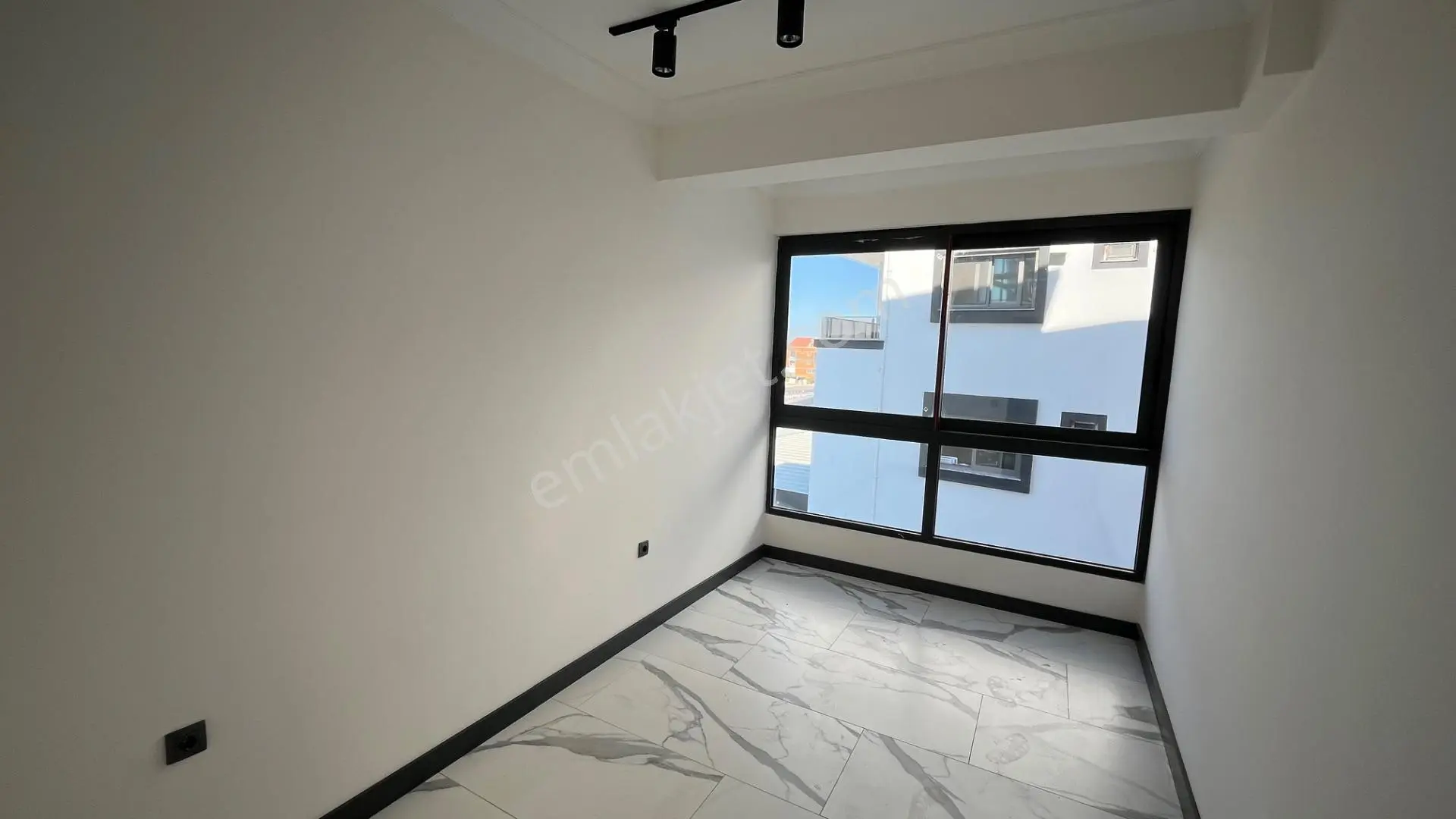 Ortamahallede Denize 150m Sıfır 2+1 Daire (teklife Açık) — fotoğraf 18