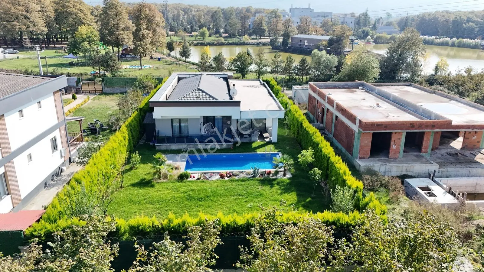Kw Metsa'dan Muncurlu Gölette Havuzlu Müstakil Villa — fotoğraf 2