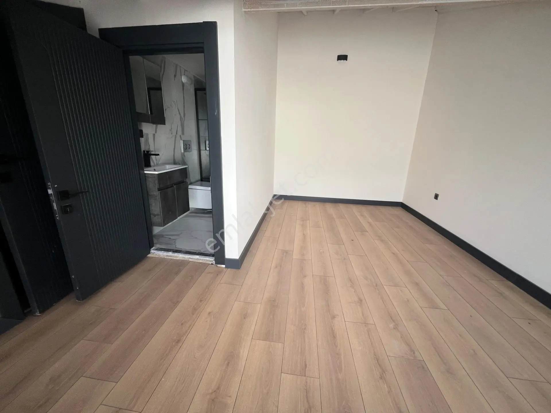 Ortamahallede Geniş Bahçeli Köşe Villa (teklife Açık) — fotoğraf 6