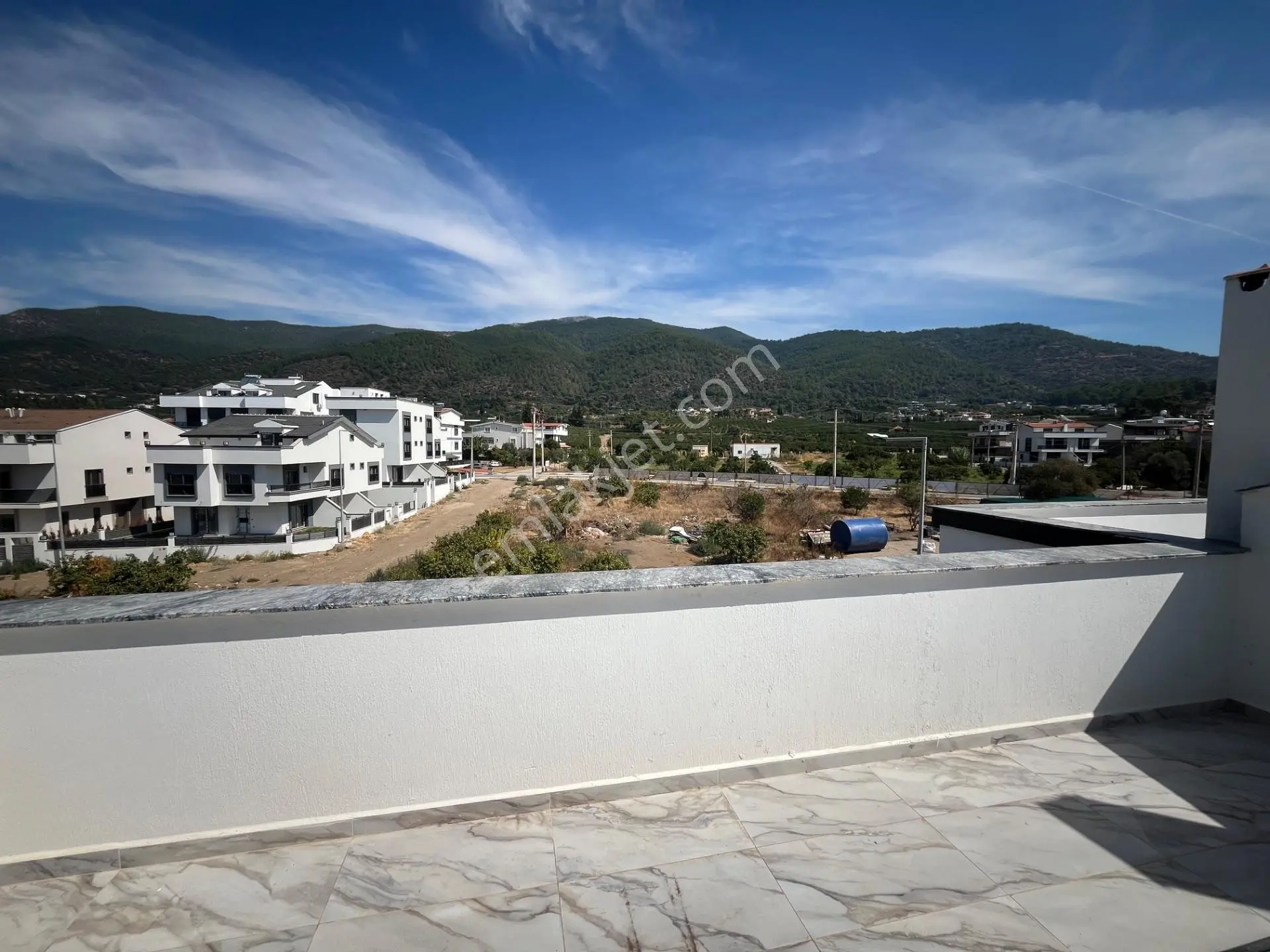 Ortamahallede Geniş Bahçeli Köşe Villa (teklife Açık) — fotoğraf 10