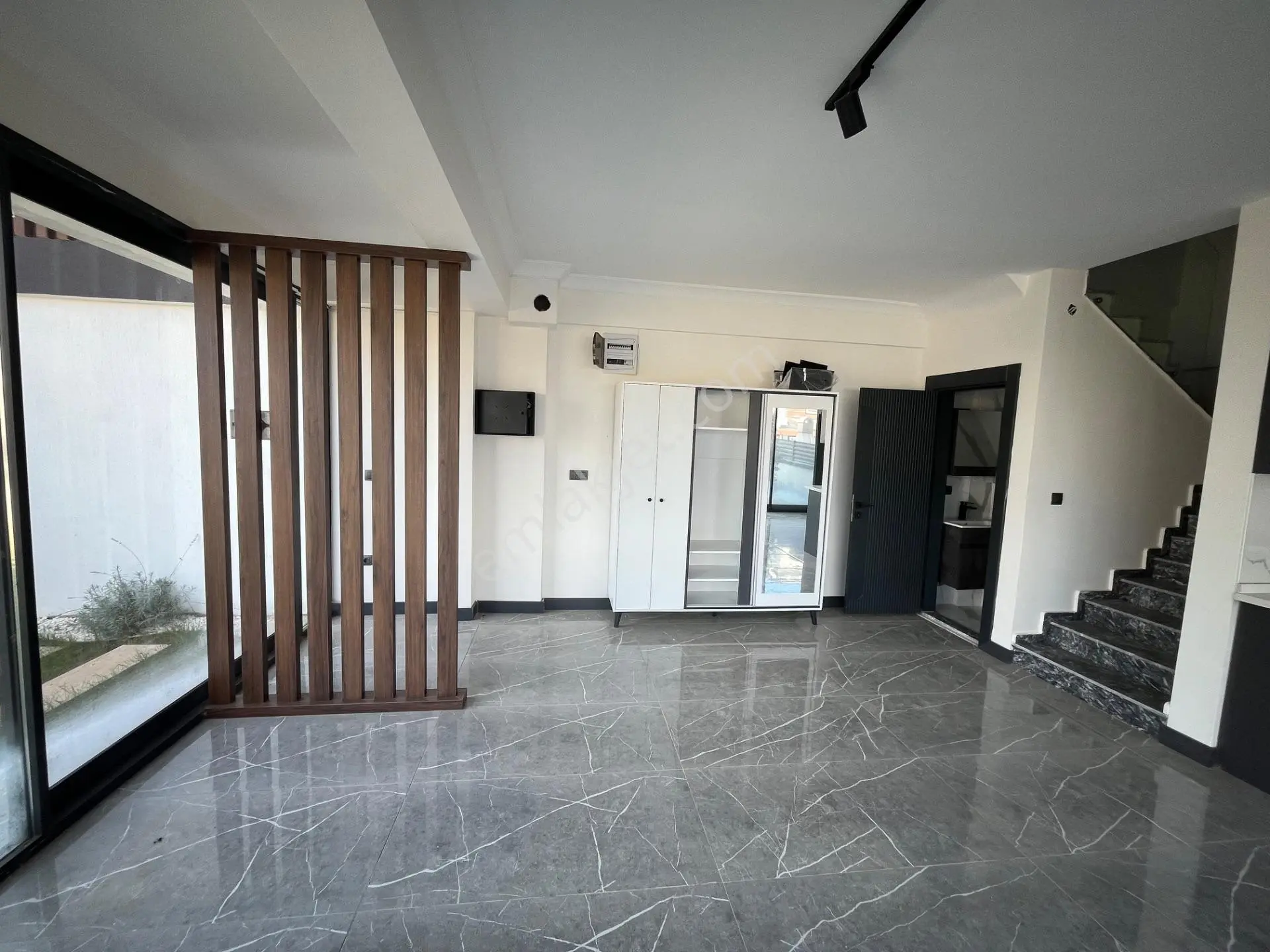 Ortamahallede Geniş Bahçeli Köşe Villa (teklife Açık) — fotoğraf 14