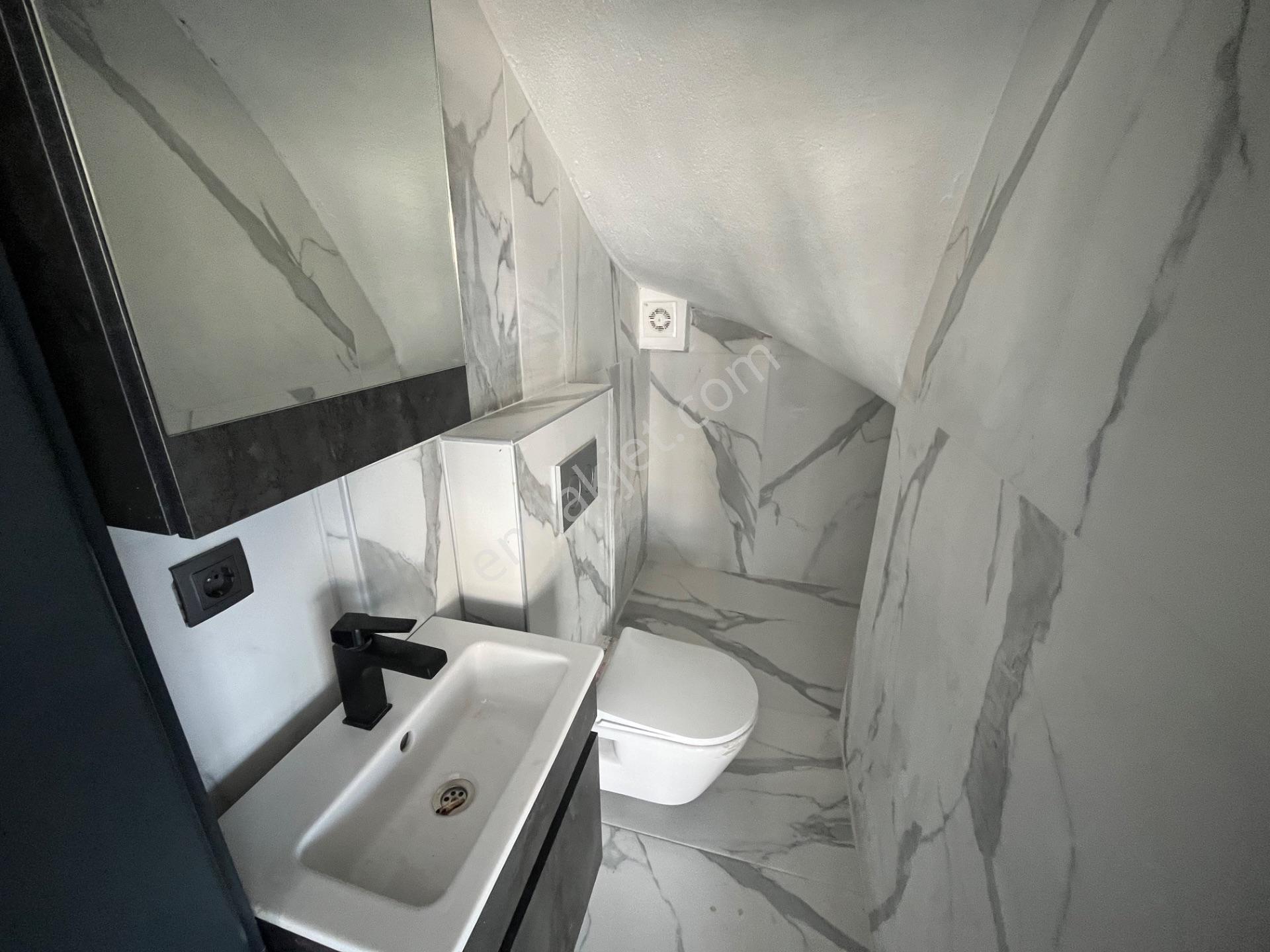 Ortamahallede Geniş Bahçeli Köşe Villa (teklife Açık) — fotoğraf 15