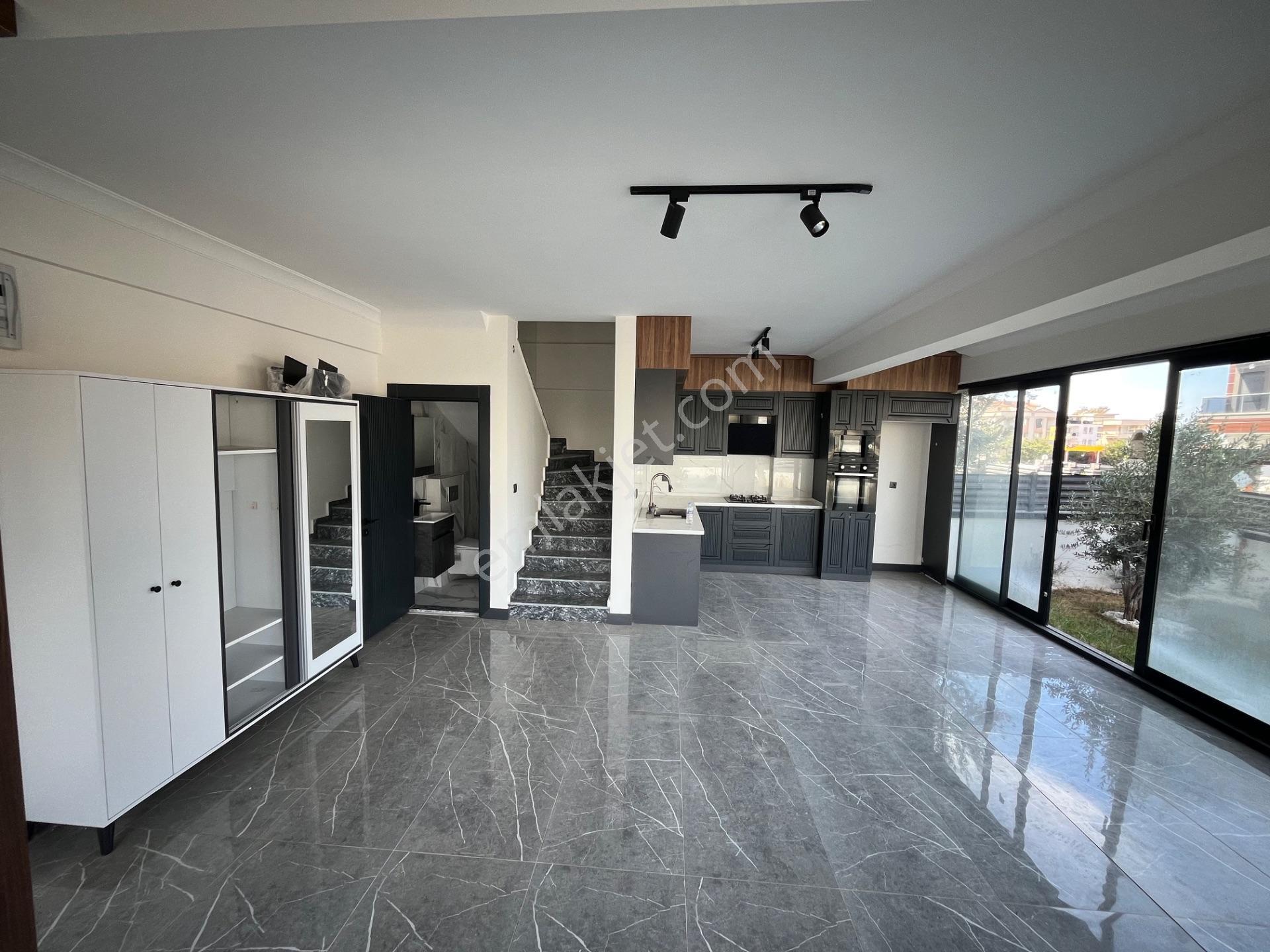 Ortamahallede Geniş Bahçeli Köşe Villa (teklife Açık) — fotoğraf 17