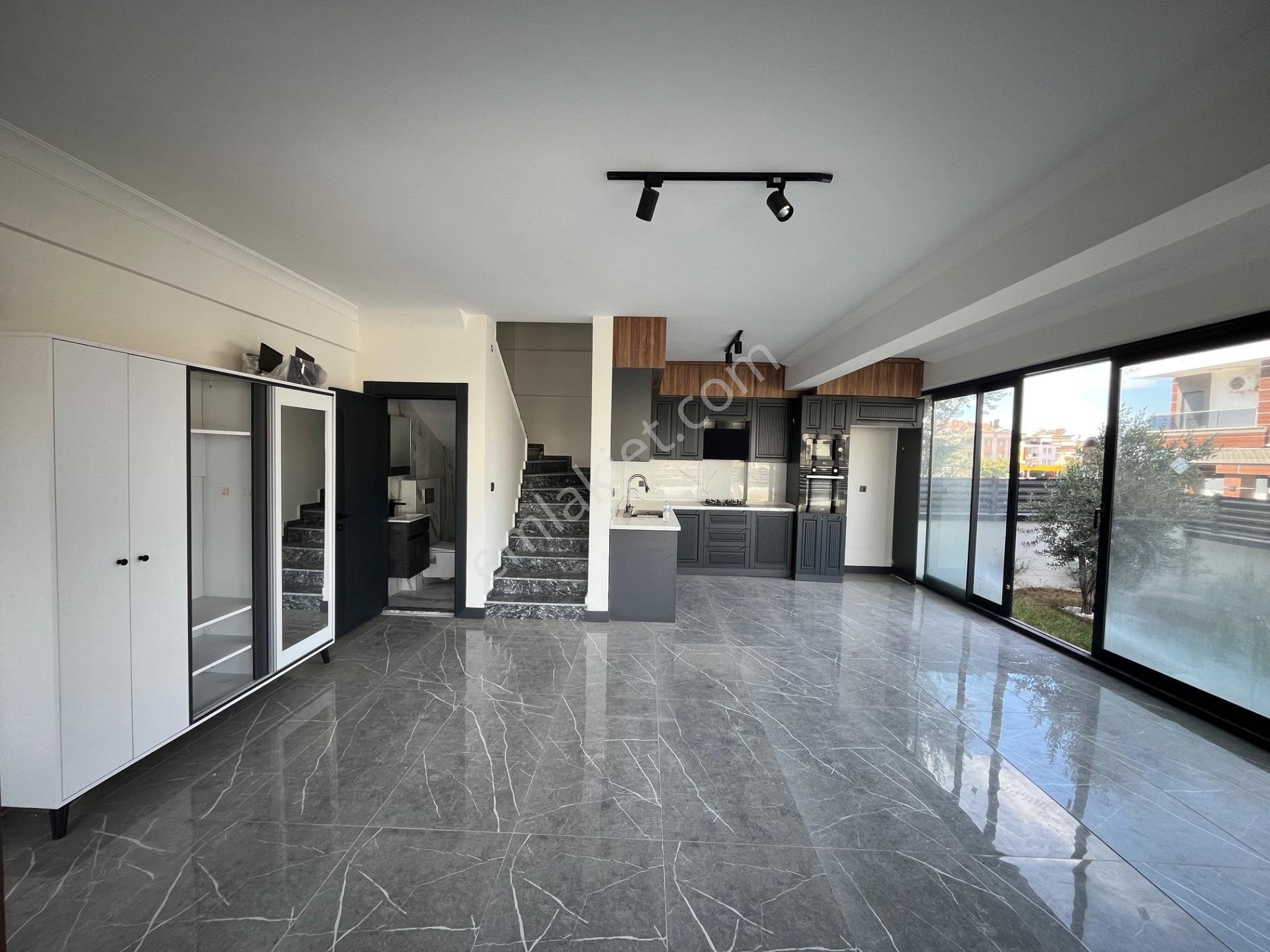 Ortamahallede Geniş Bahçeli Köşe Villa (teklife Açık) — fotoğraf 18