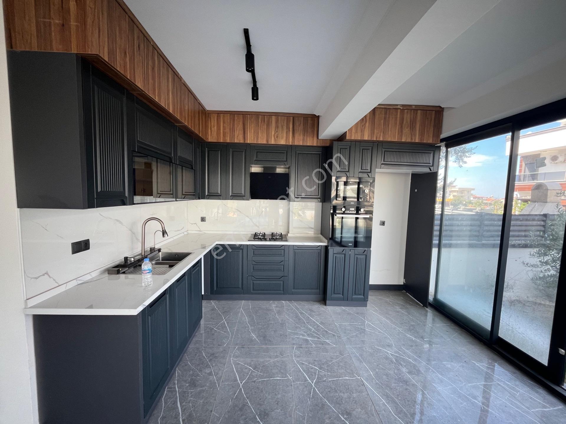 Ortamahallede Geniş Bahçeli Köşe Villa (teklife Açık) — fotoğraf 20