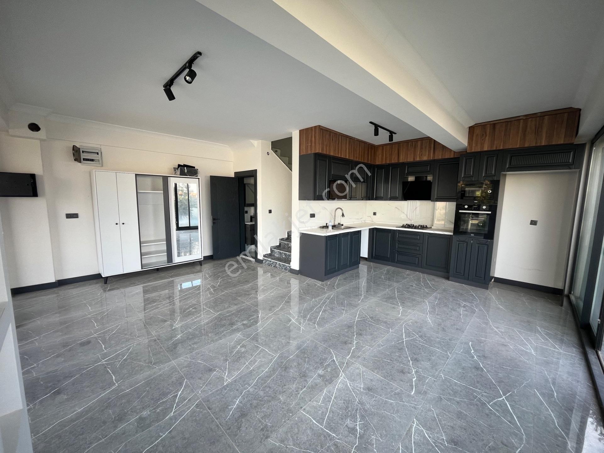Ortamahallede Geniş Bahçeli Köşe Villa (teklife Açık) — fotoğraf 22