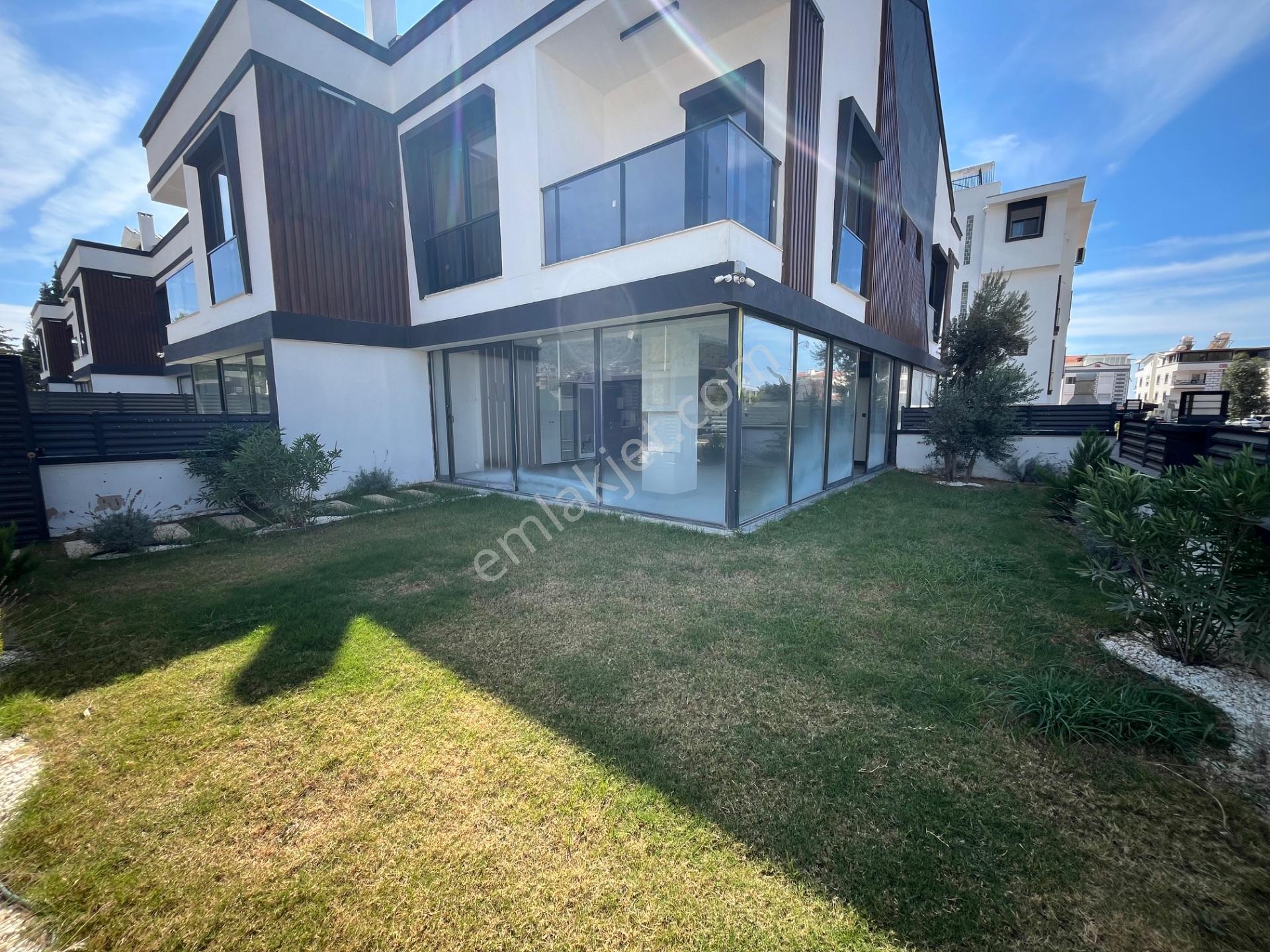 Ortamahallede Geniş Bahçeli Köşe Villa (teklife Açık) — fotoğraf 28