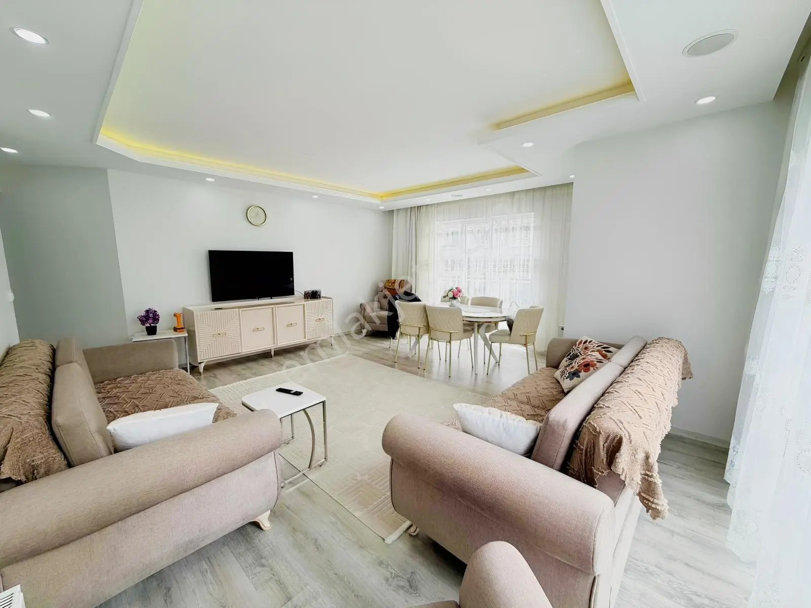 Albayrak | Şehitler Caddesi Üzeri Lüx Sitede 4.kat Ön Cephe 3+1 — fotoğraf 9