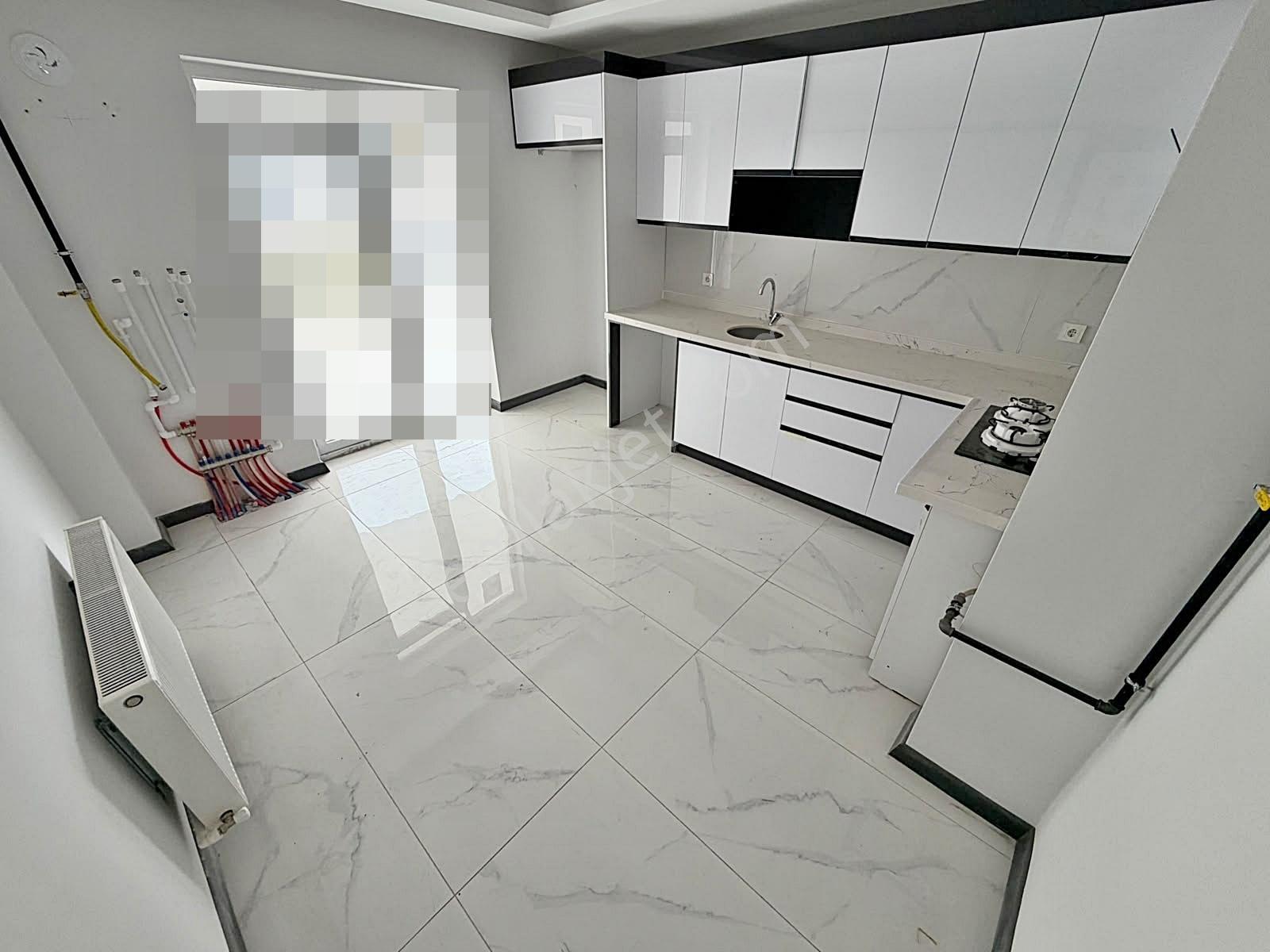 Yuvam'dan Okullar Bölgesinde Ara Kat 137m2 3+1 Acil Satılık — fotoğraf 3