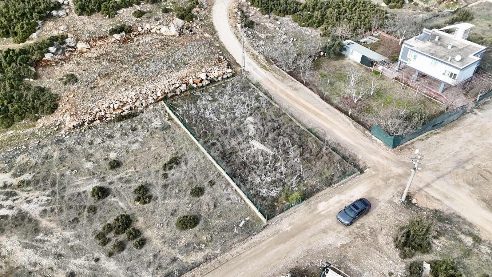 Döşemealtı Bademağacı Köşe Parsel 465 M2 Satılık Arsa