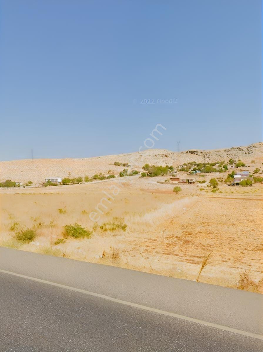 Diyarbakır-elazığ Yoluna Sıfır Değerli Tarla — fotoğraf 3