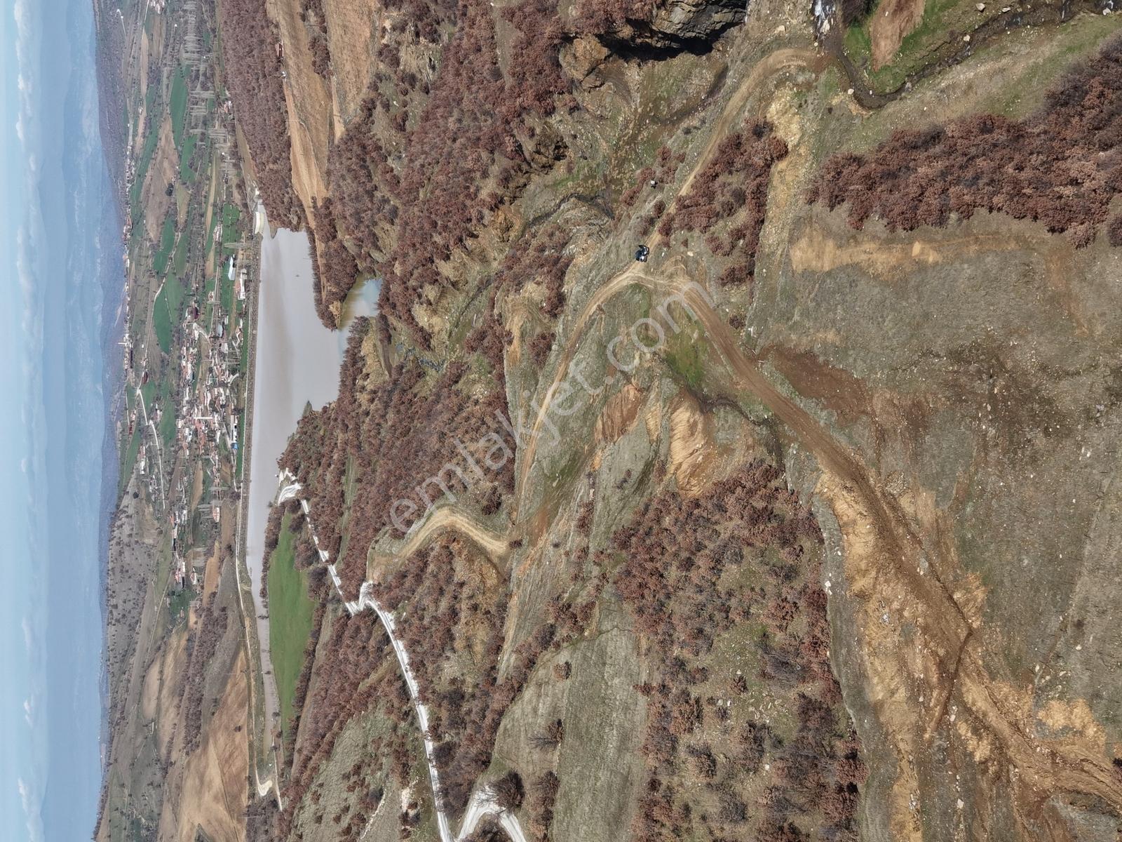 Manisa Kula Narıncalı Süleyman Mahallesinde 1.111 M² Tarla
