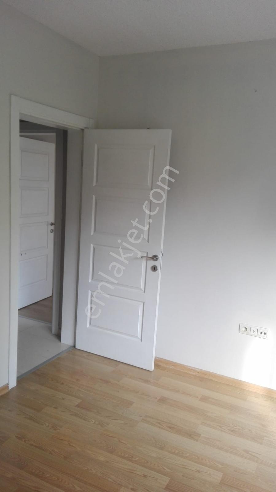 Kayaşehir 4. Bölgede Tadilatlı Satılık 2+1 Daire — fotoğraf 3