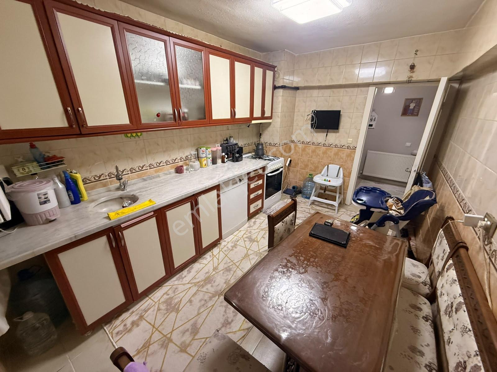 Keçiörende Caddeyanı İskanlı 3+1 Öncepheli Acil Satılık Daire — fotoğraf 3