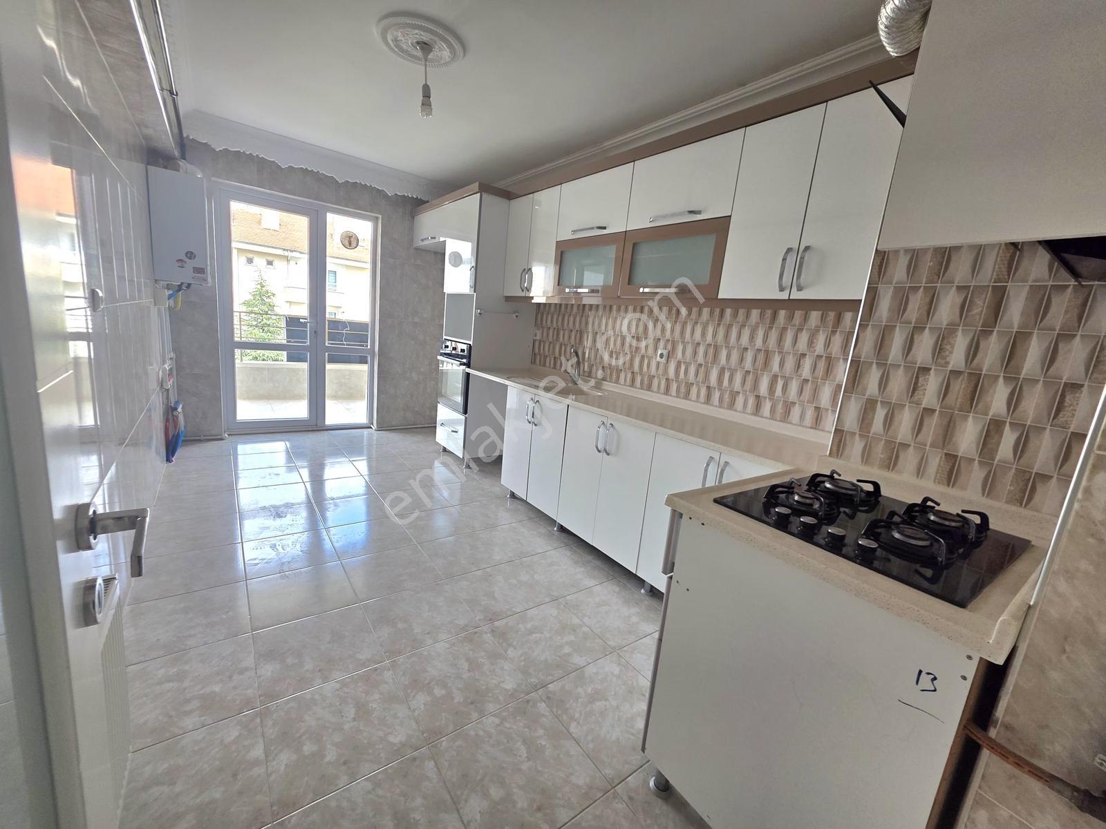 Akbal'Dan Y.Bayındır'Da Asansör'Lü Manzaralı 2'Nci Kat 3+1 Daire