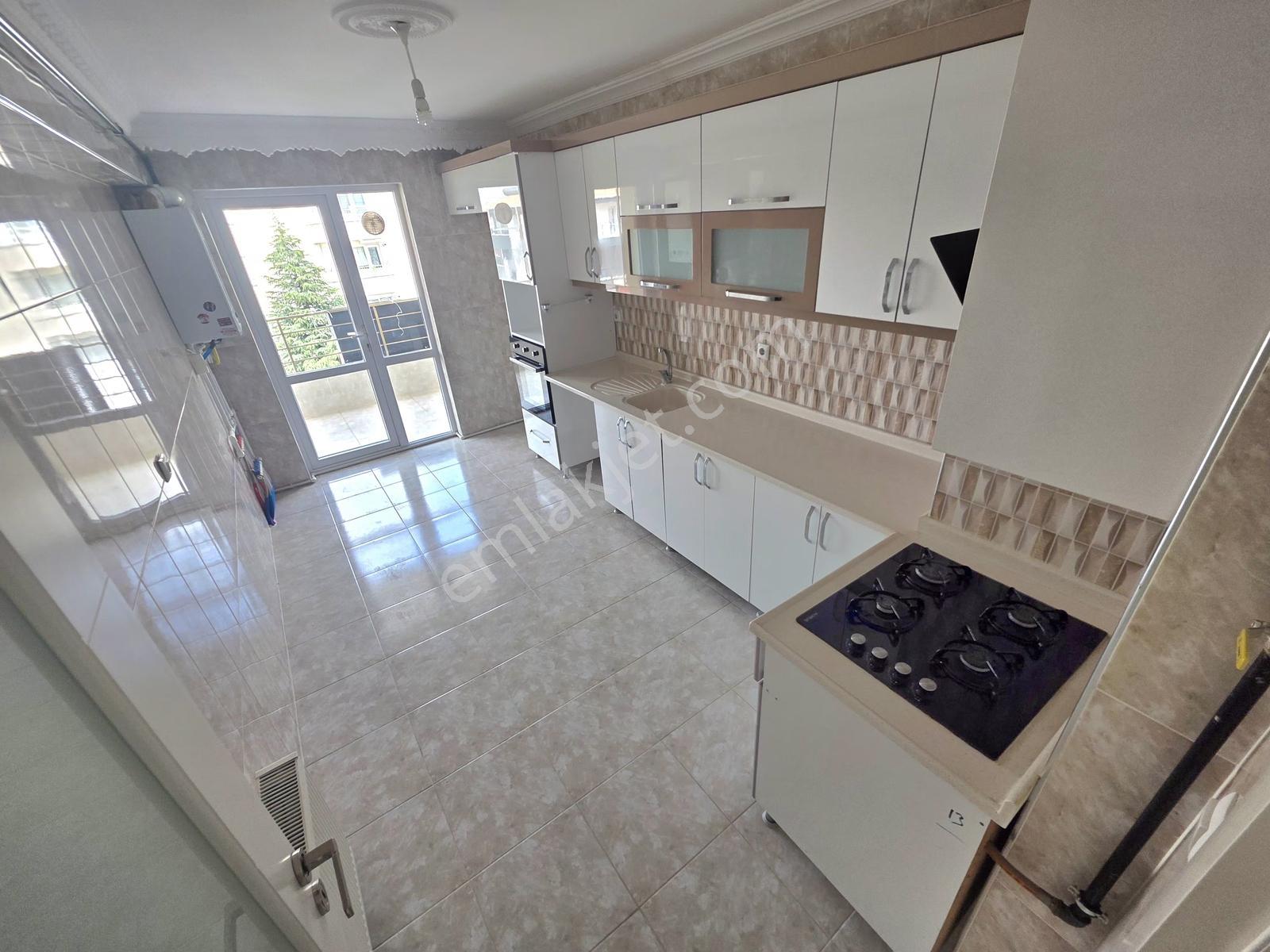 Akbal'dan Y.bayındır'da Asansör'lü Manzaralı 2'nci Kat 3+1 Daire — fotoğraf 3