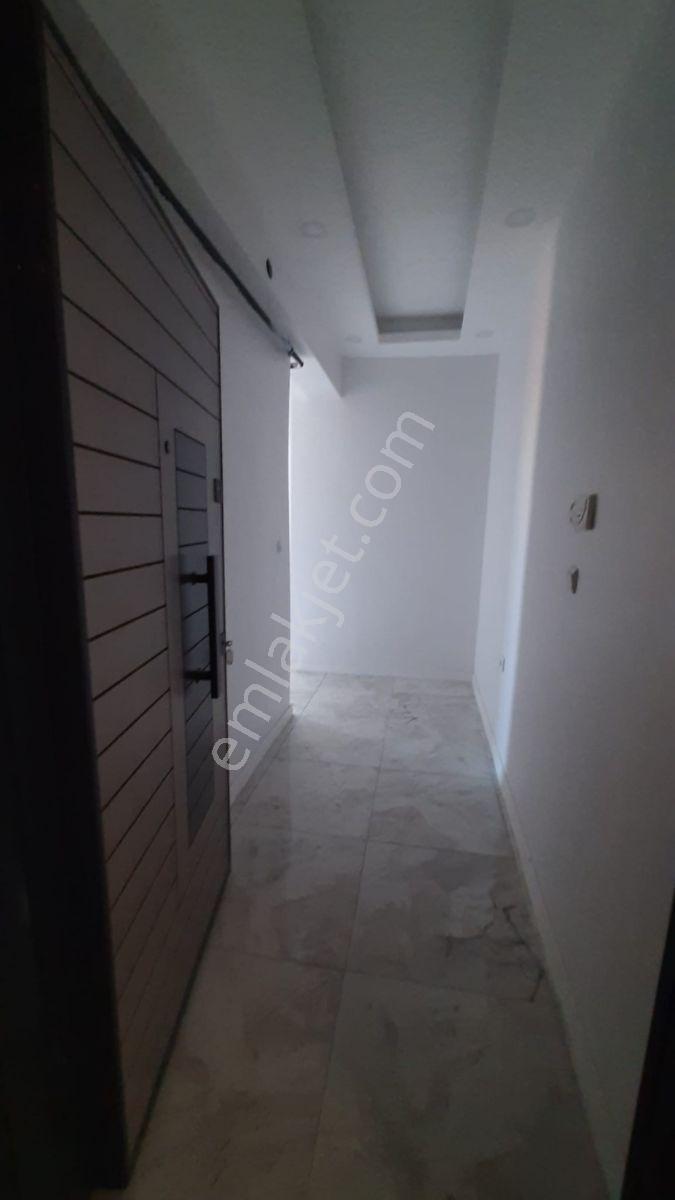 Yaya Trafiğinin Yoğun Olduğu Çarşı Merkezinde Satılık 2+1 Ofis — fotoğraf 2