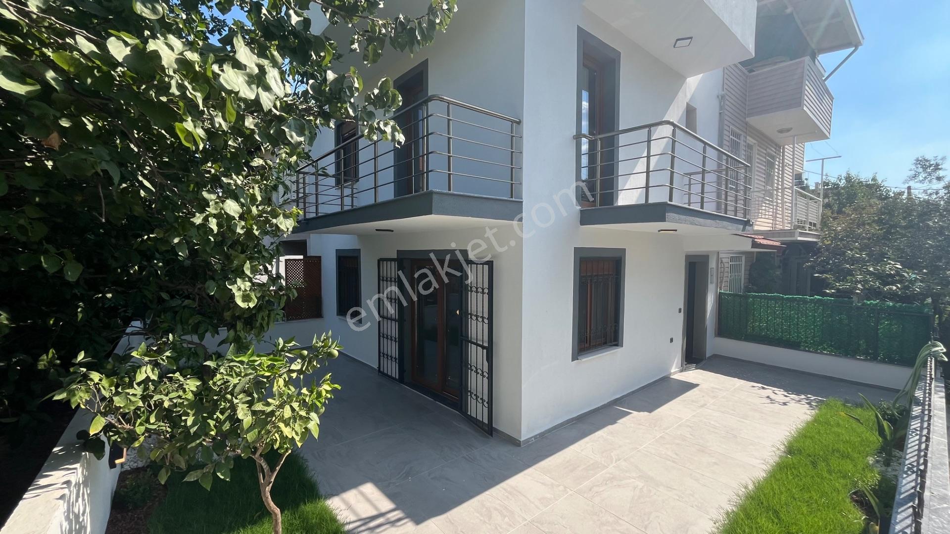 Ortamahallede Köşe Geniş Bahçeli Lüks Villa (teklife Açık) — fotoğraf 3