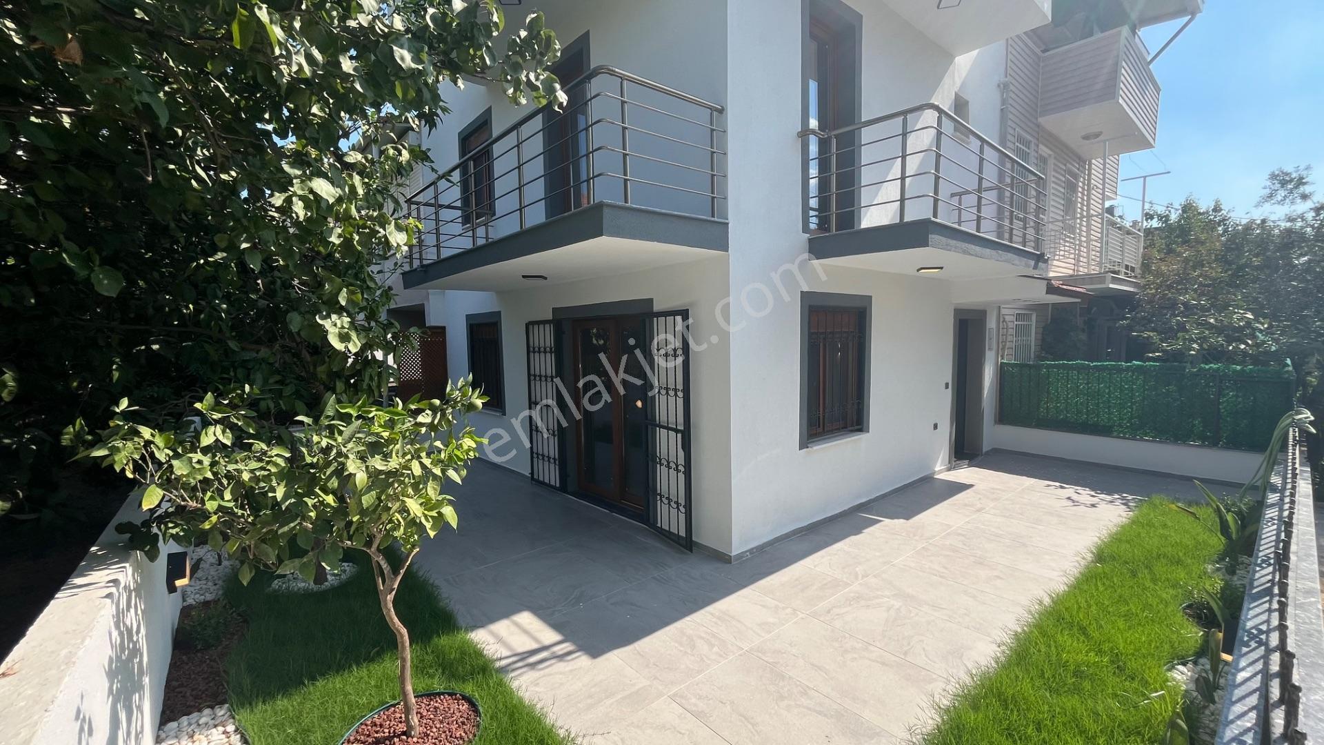 Ortamahallede Köşe Geniş Bahçeli Lüks Villa (teklife Açık) — fotoğraf 4
