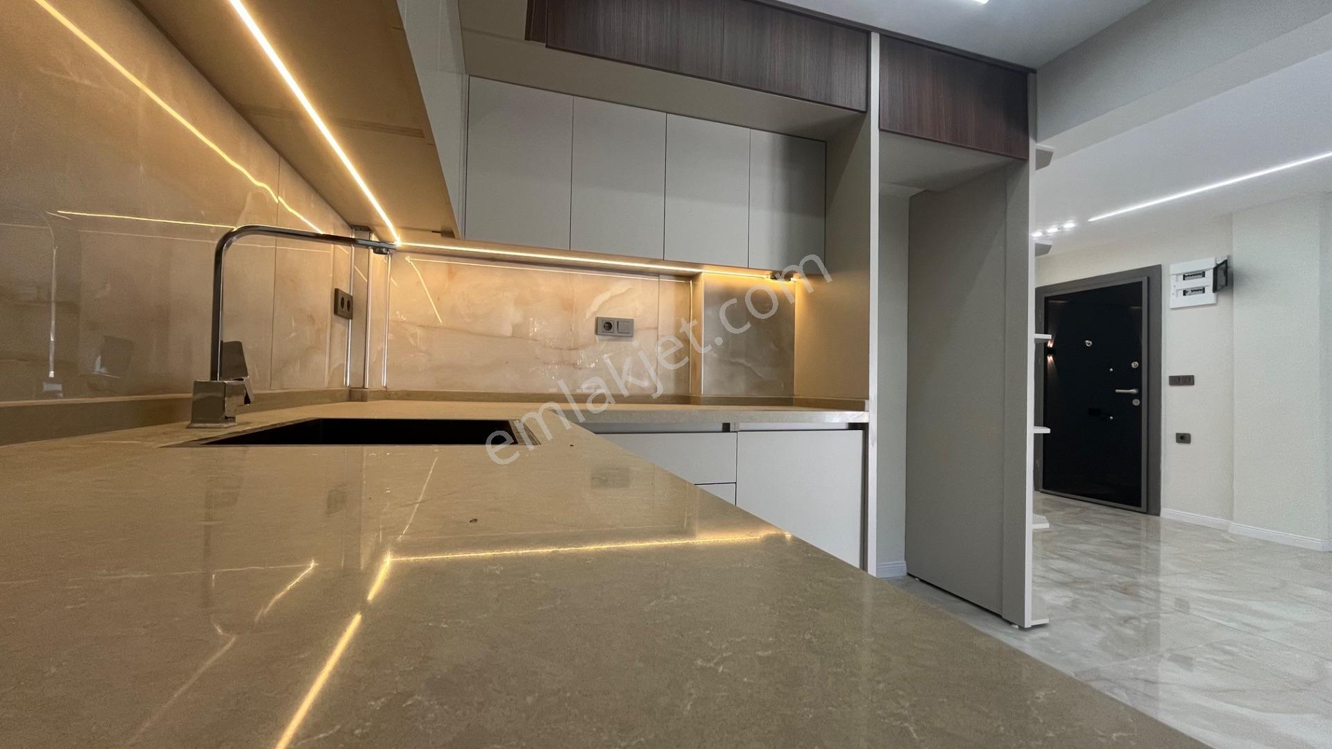 Ortamahallede Köşe Geniş Bahçeli Lüks Villa (teklife Açık) — fotoğraf 7