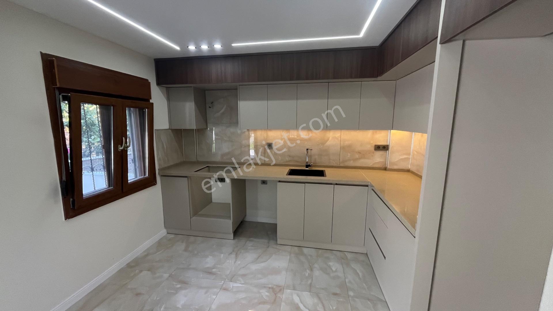 Ortamahallede Köşe Geniş Bahçeli Lüks Villa (teklife Açık) — fotoğraf 8