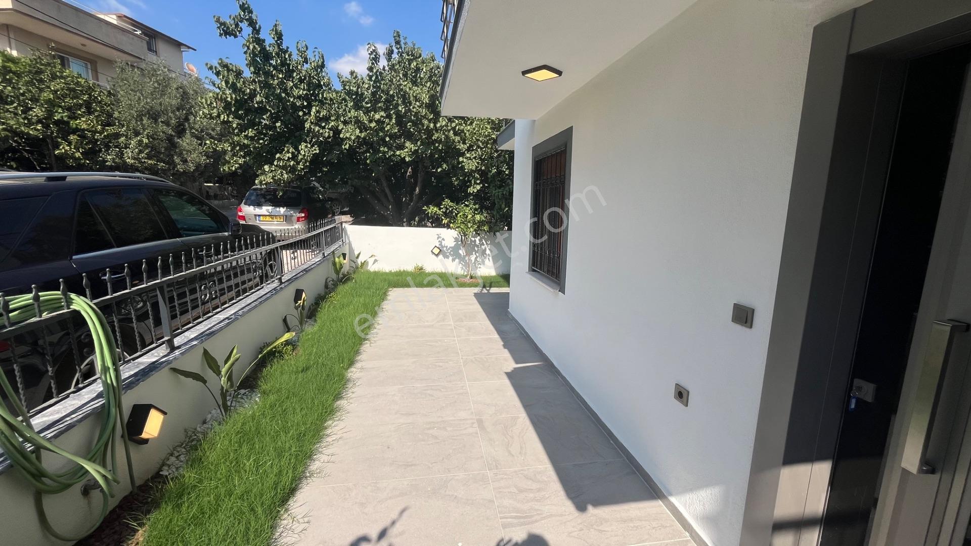 Ortamahallede Köşe Geniş Bahçeli Lüks Villa (teklife Açık) — fotoğraf 9