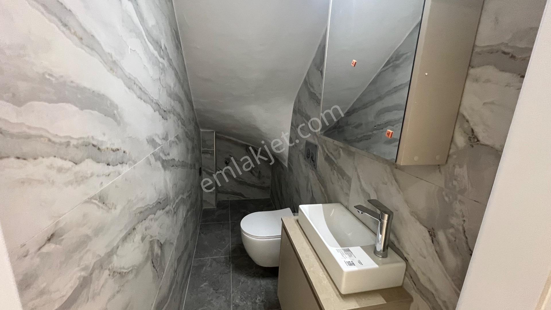 Ortamahallede Köşe Geniş Bahçeli Lüks Villa (teklife Açık) — fotoğraf 12