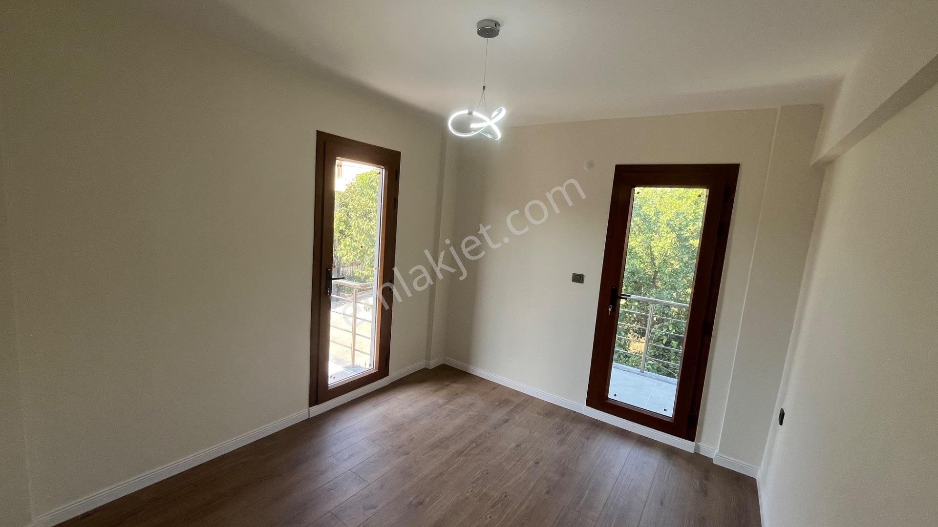 Ortamahallede Köşe Geniş Bahçeli Lüks Villa (teklife Açık) — fotoğraf 15