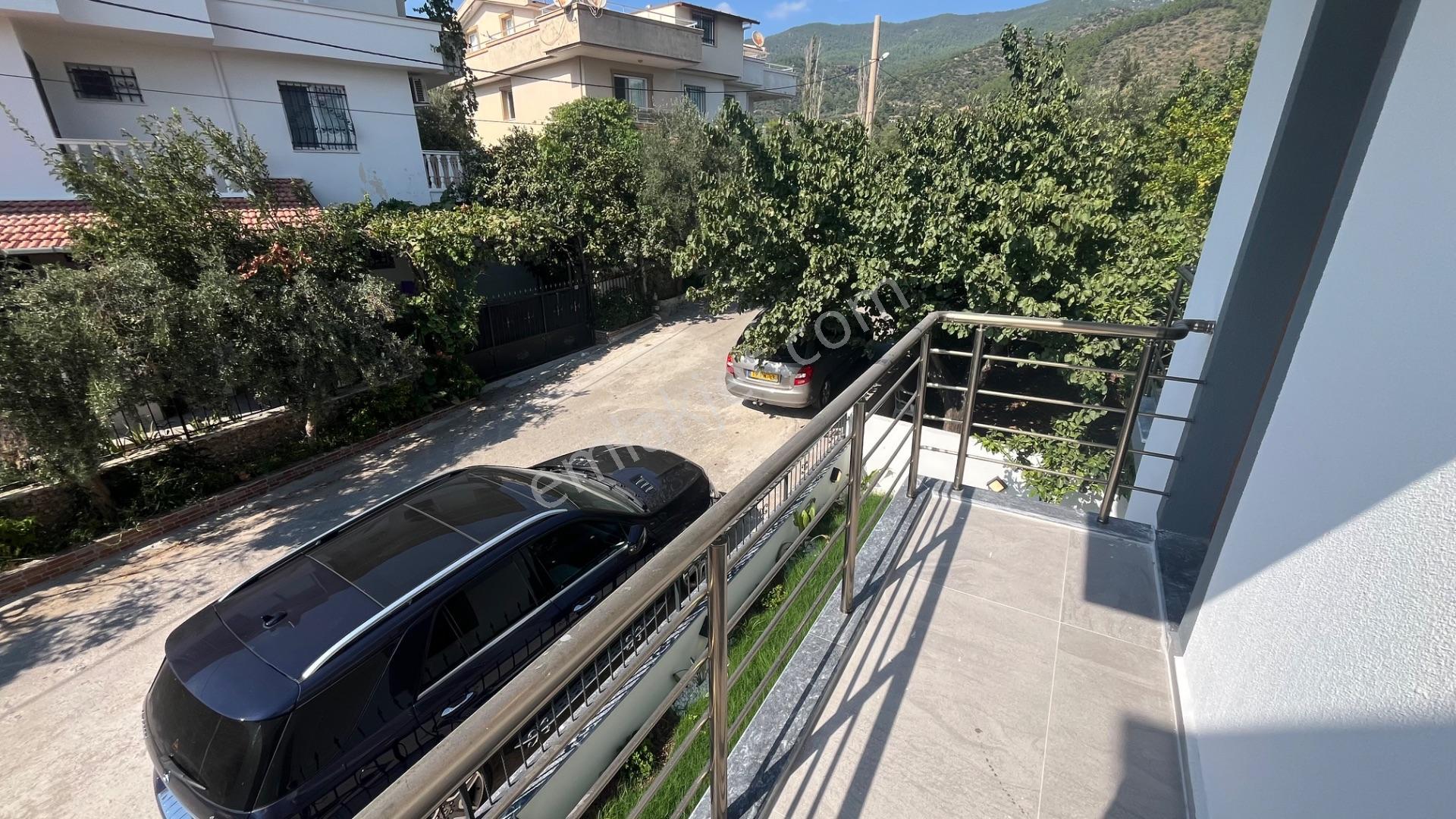 Ortamahallede Köşe Geniş Bahçeli Lüks Villa (teklife Açık) — fotoğraf 17