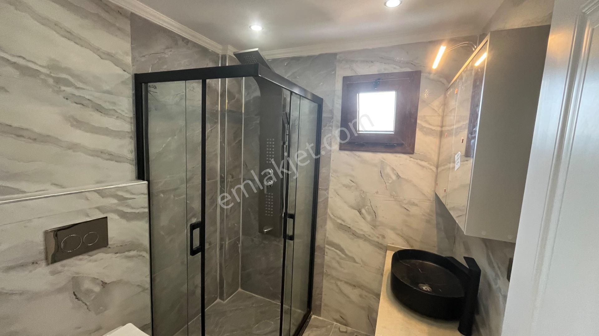 Ortamahallede Köşe Geniş Bahçeli Lüks Villa (teklife Açık) — fotoğraf 18