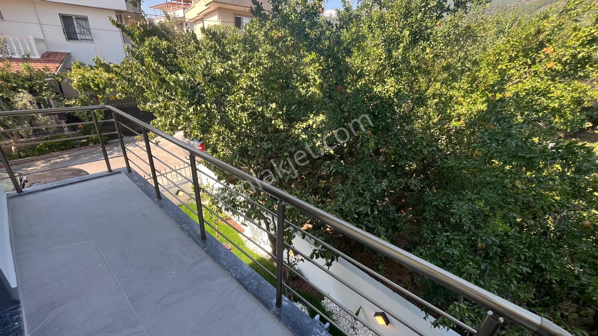 Ortamahallede Köşe Geniş Bahçeli Lüks Villa (teklife Açık) — fotoğraf 19