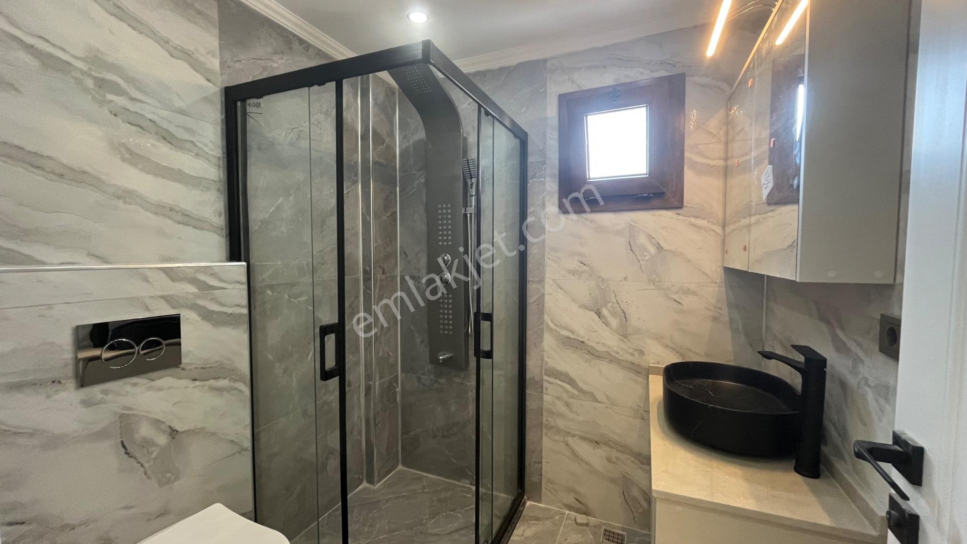 Ortamahallede Köşe Geniş Bahçeli Lüks Villa (teklife Açık) — fotoğraf 20