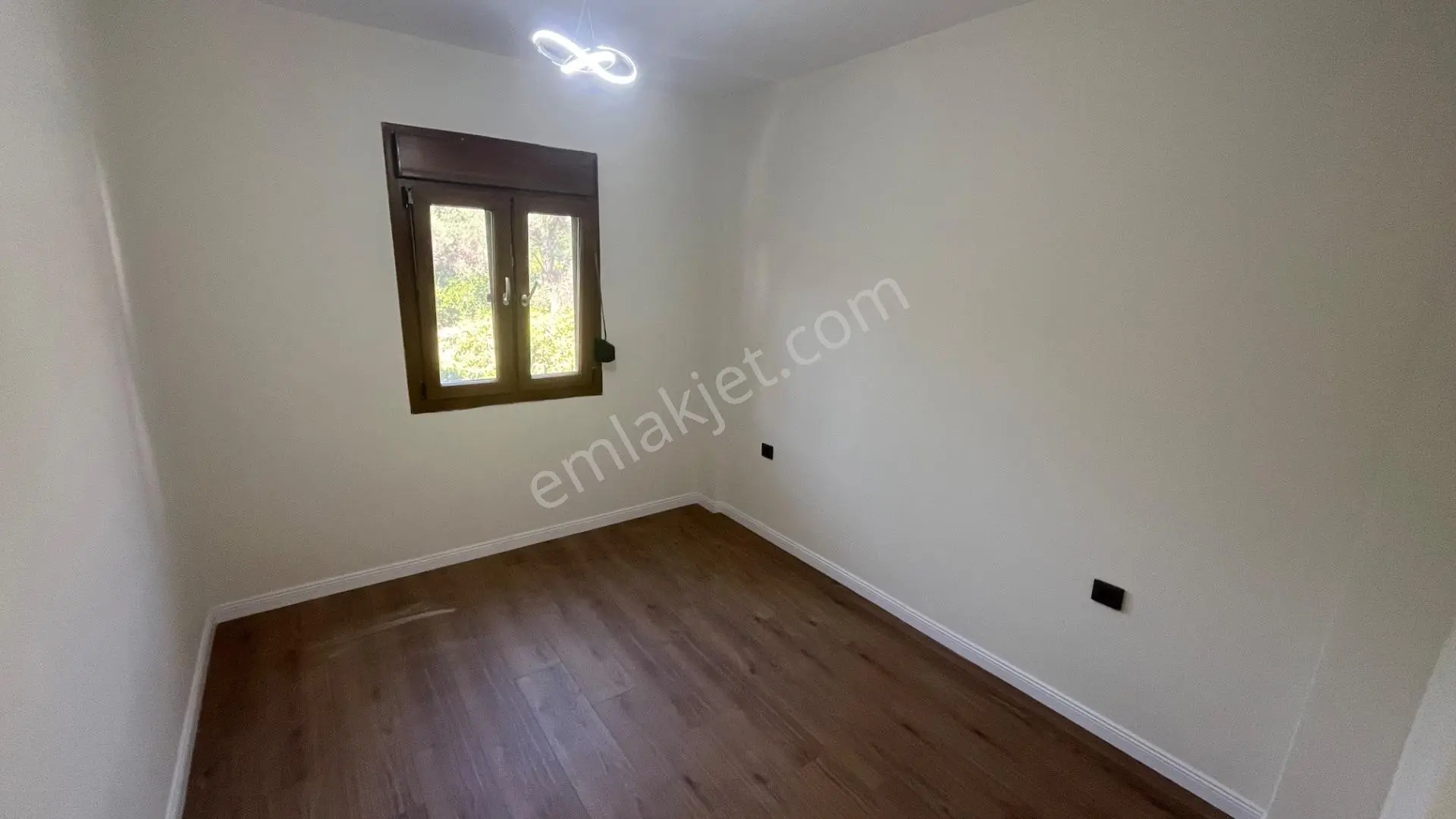 Ortamahallede Köşe Geniş Bahçeli Lüks Villa (teklife Açık) — fotoğraf 21