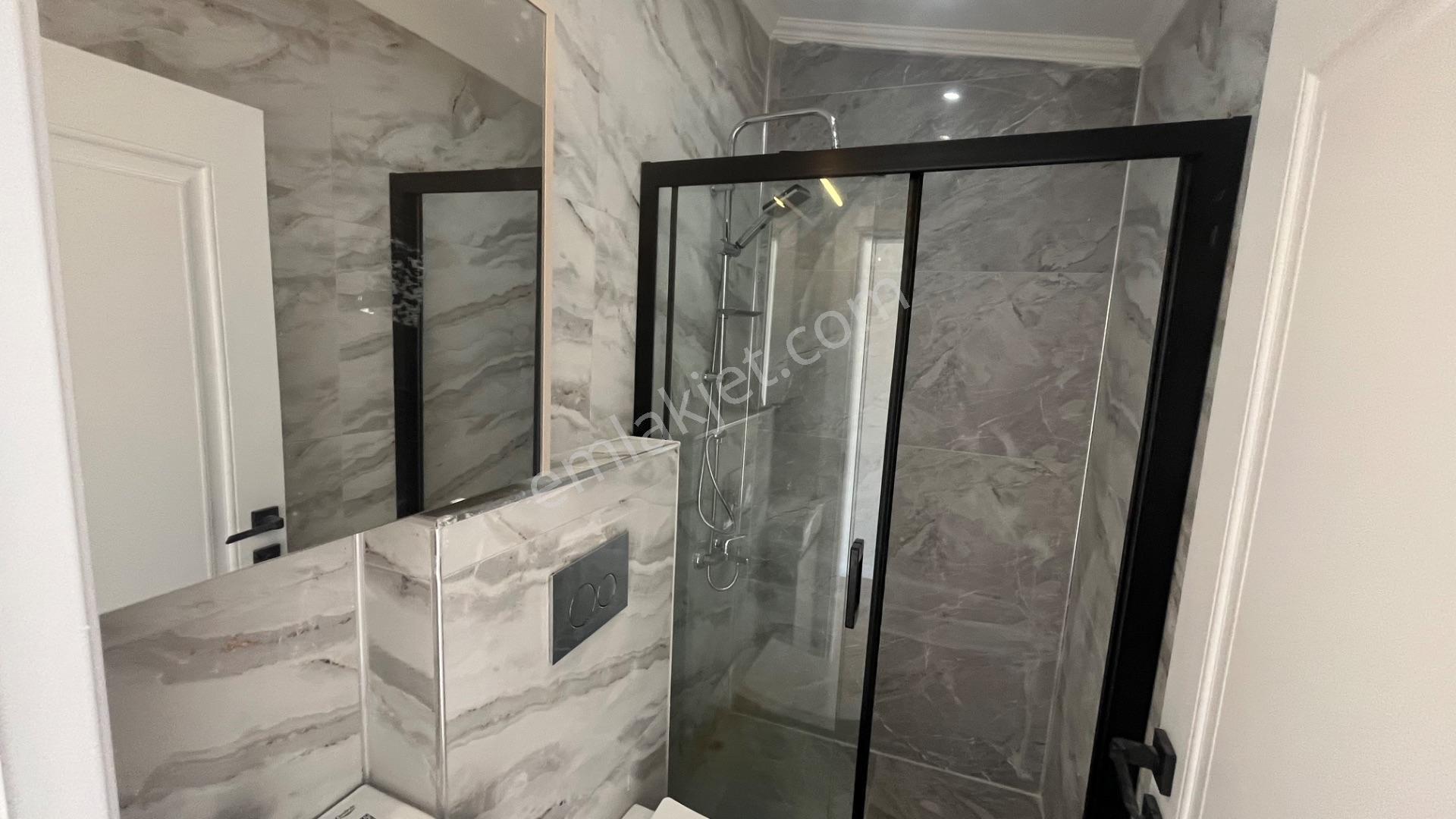 Ortamahallede Köşe Geniş Bahçeli Lüks Villa (teklife Açık) — fotoğraf 23
