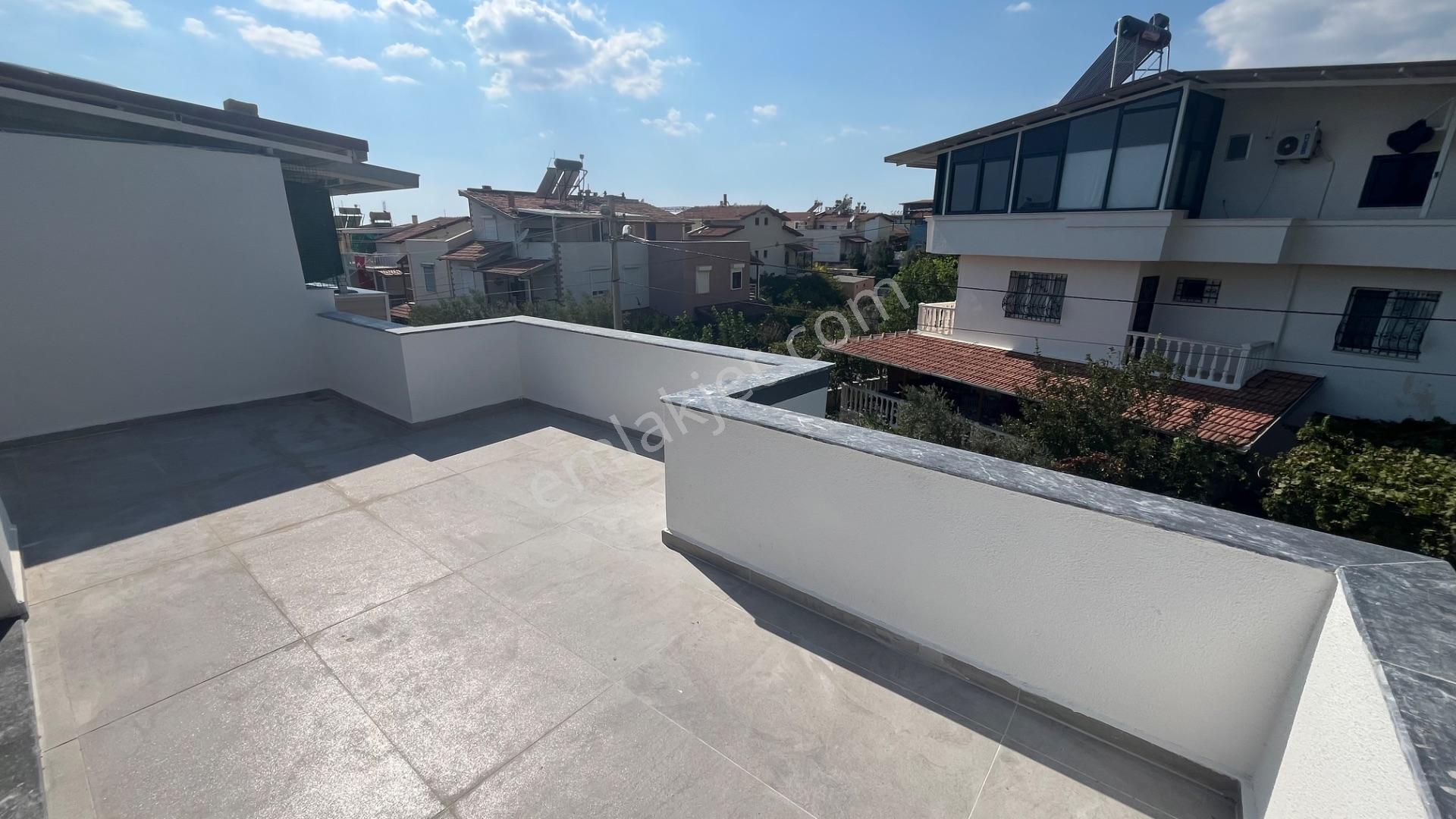 Ortamahallede Köşe Geniş Bahçeli Lüks Villa (teklife Açık) — fotoğraf 24