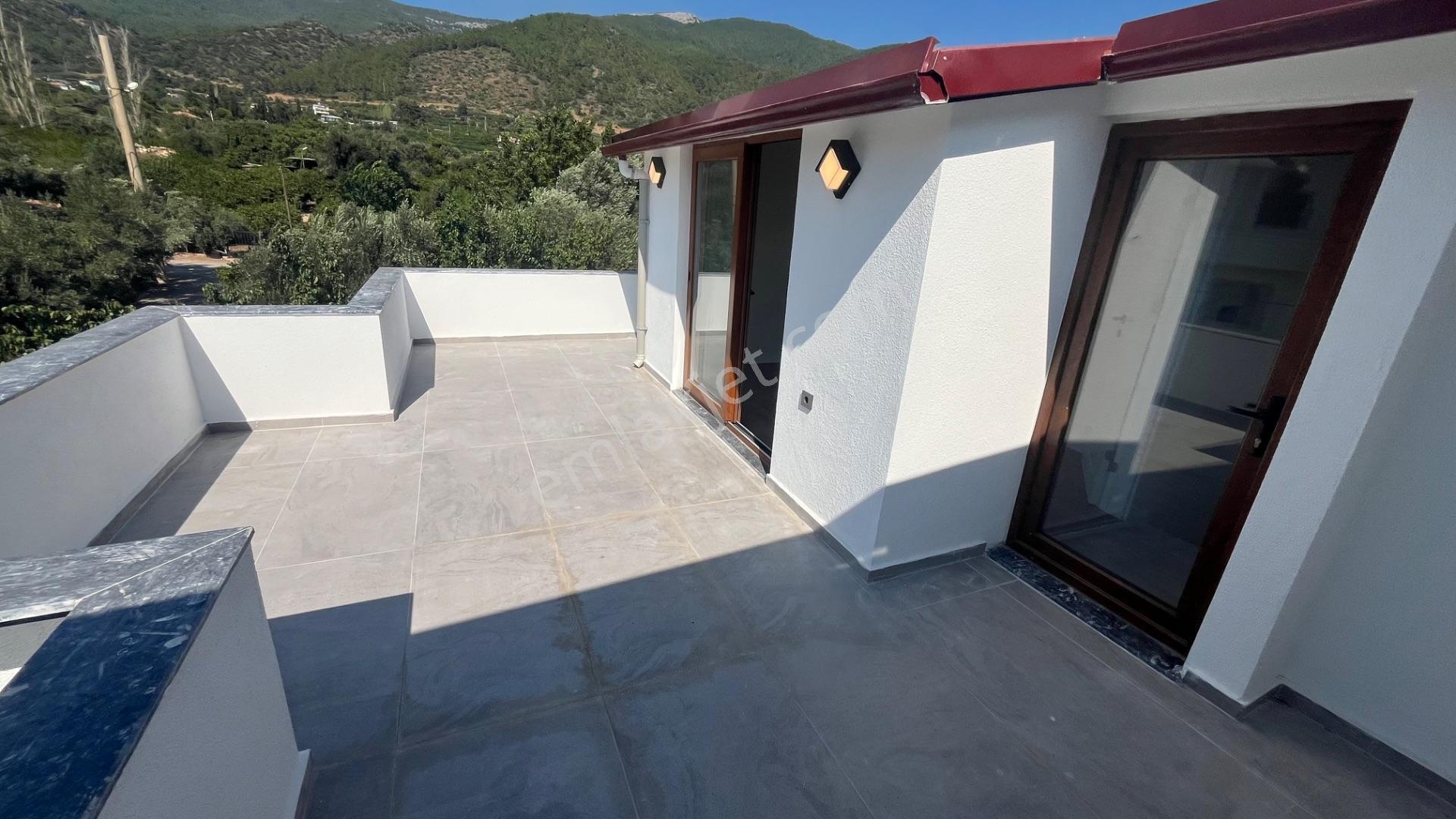 Ortamahallede Köşe Geniş Bahçeli Lüks Villa (teklife Açık) — fotoğraf 25