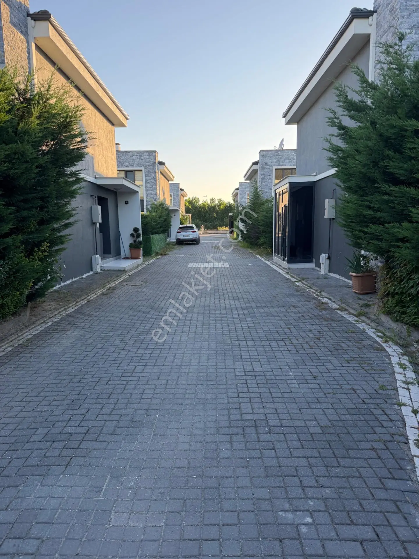 Müstakil Bahçeli-site İçinde-eşyalı Satılık Villa! — fotoğraf 2