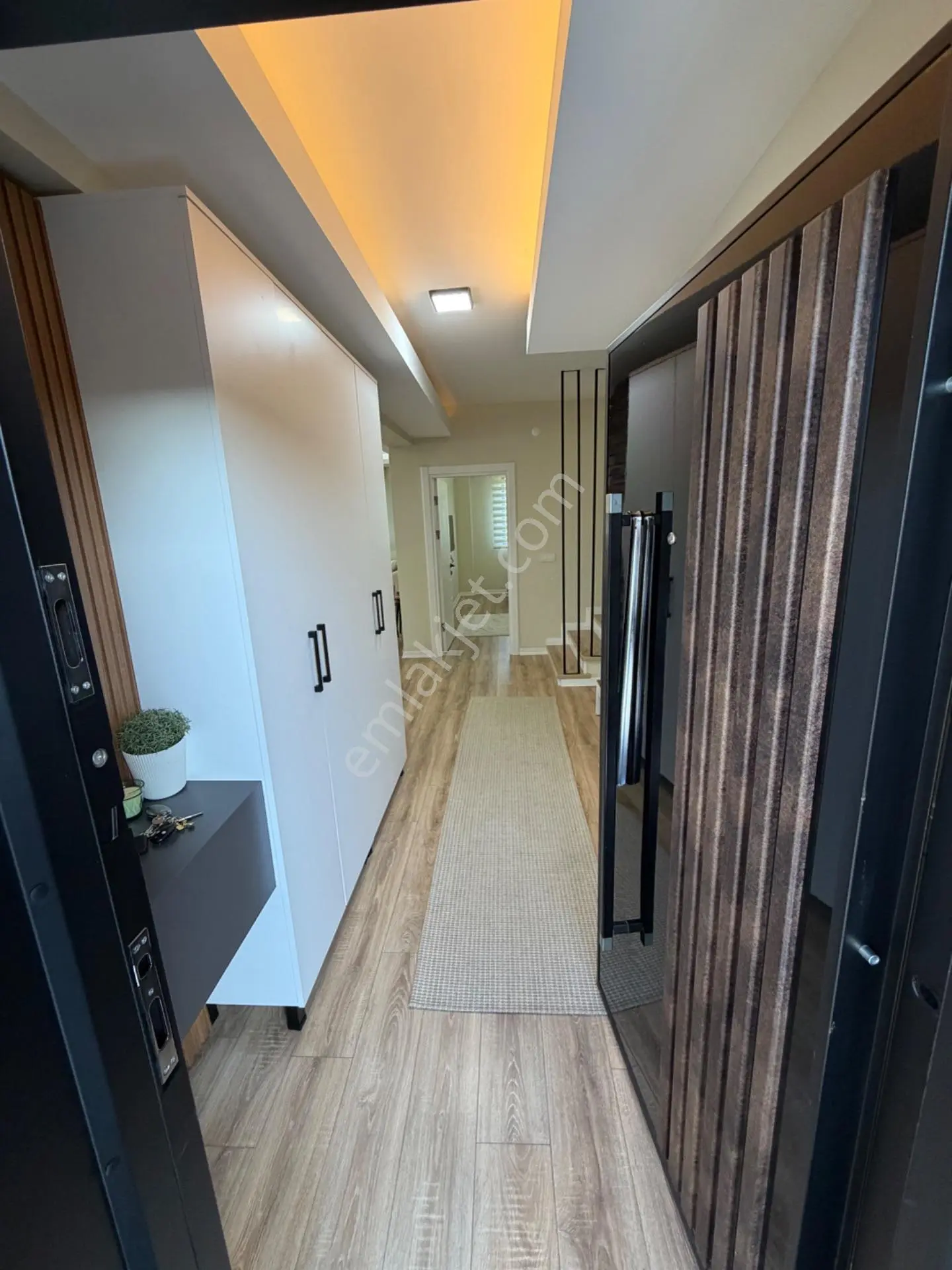 Müstakil Bahçeli-site İçinde-eşyalı Satılık Villa! — fotoğraf 3