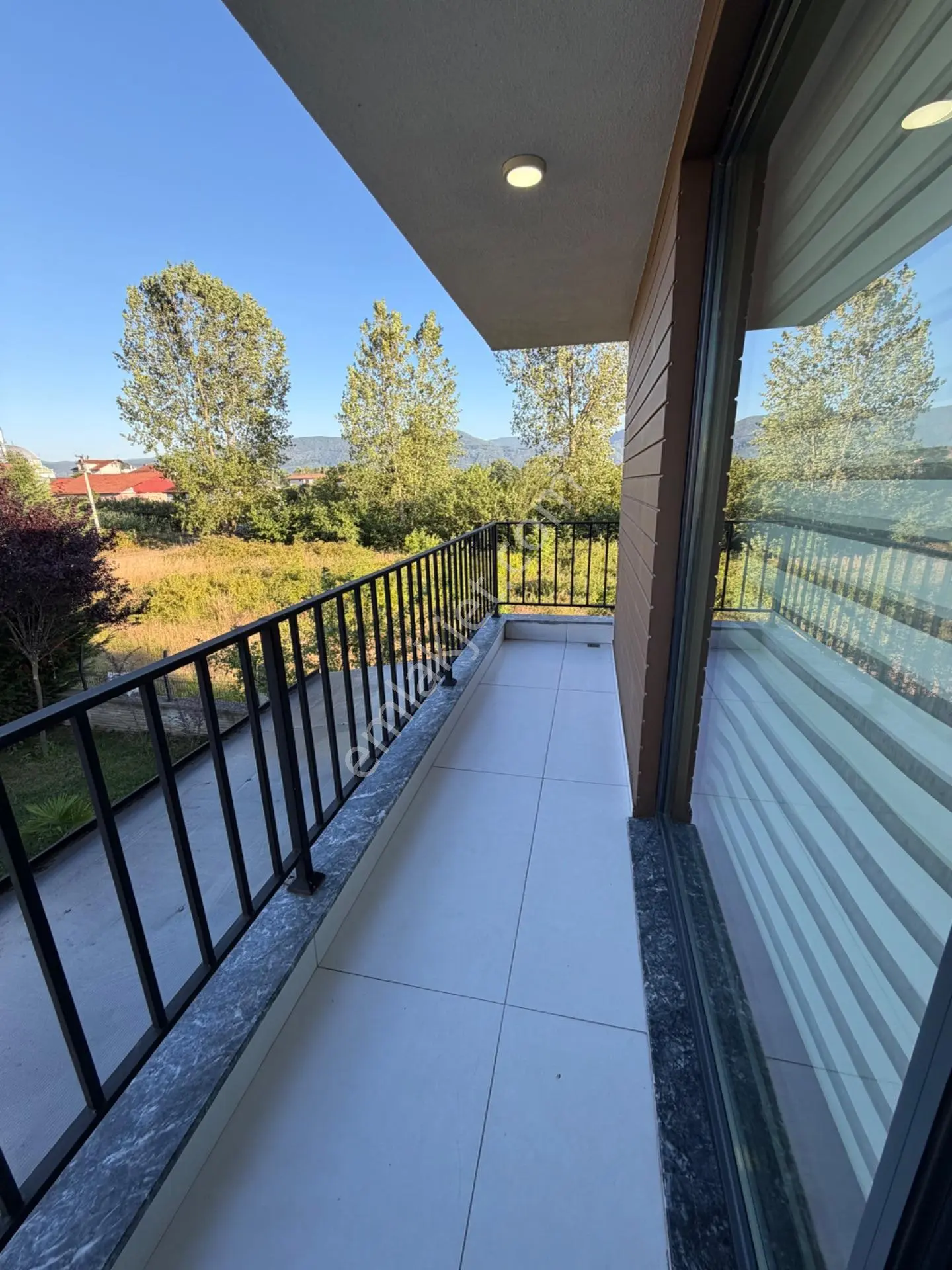 Müstakil Bahçeli-site İçinde-eşyalı Satılık Villa! — fotoğraf 7