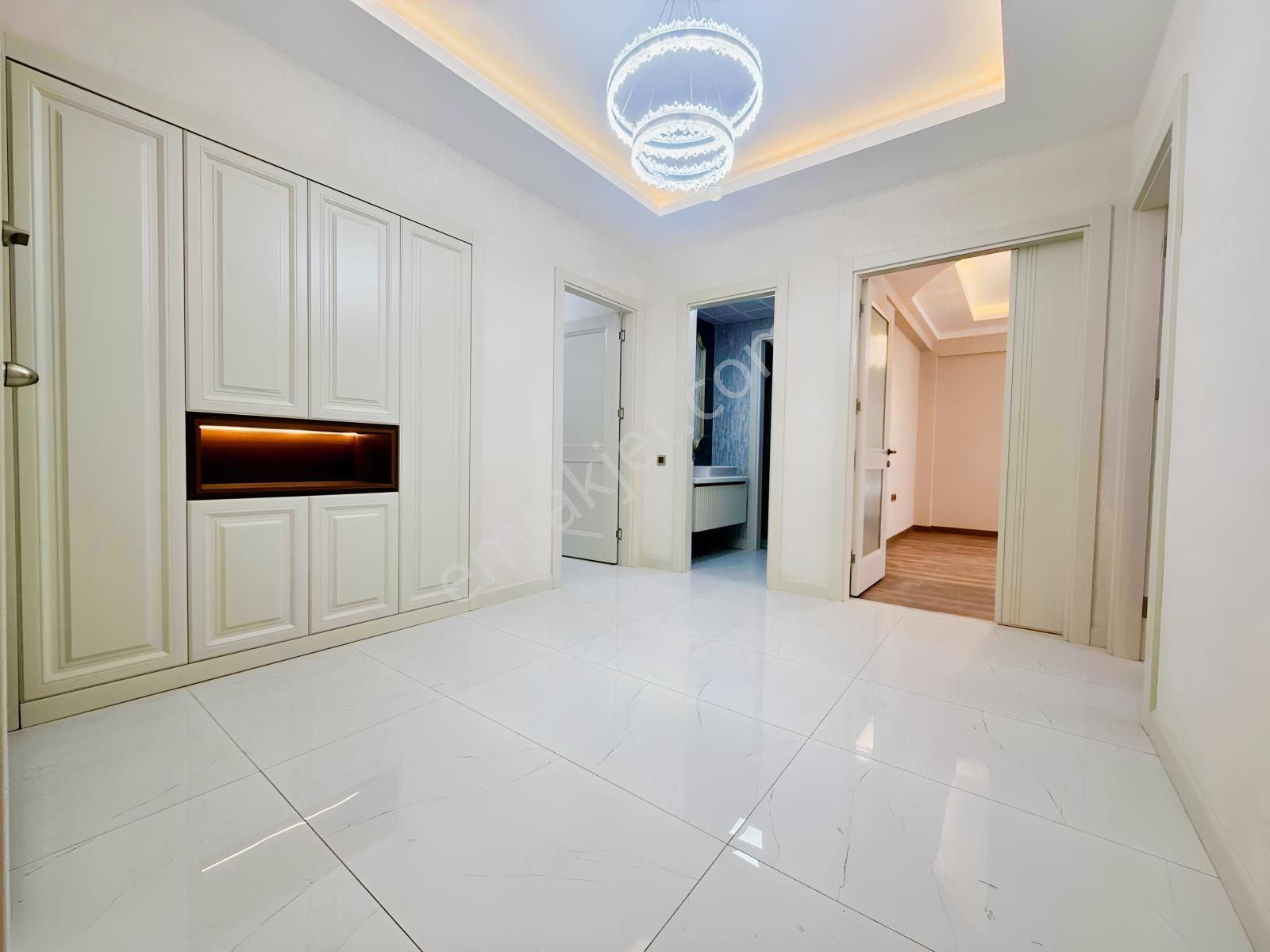 Yks'Den Gazze Caddesinde Lüx Site İçi 4+1/200M² Satılık Daireler