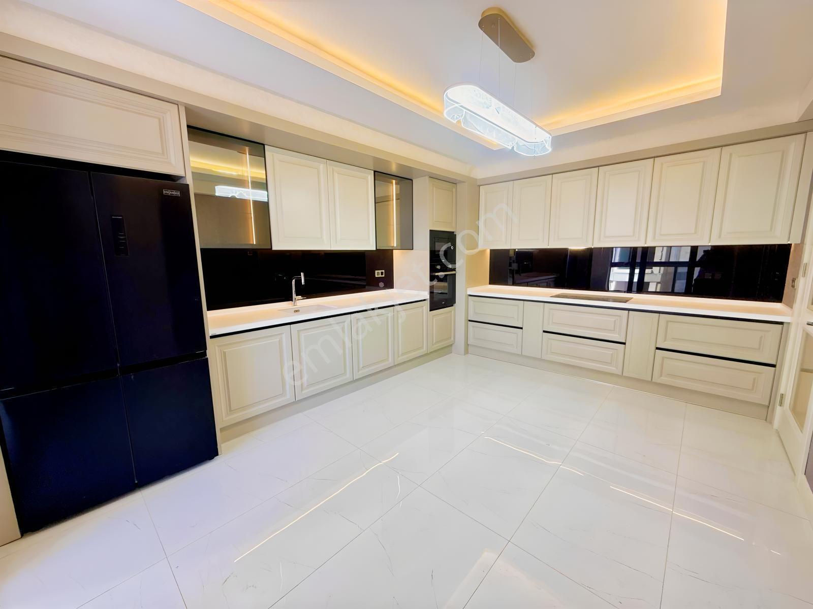 Yks'den Gazze Caddesinde Lüx Site İçi 4+1/200m² Satılık Daireler — fotoğraf 6
