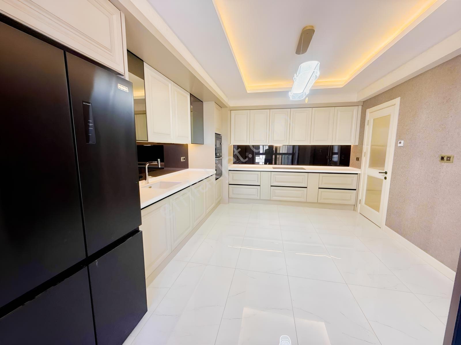 Yks'den Gazze Caddesinde Lüx Site İçi 4+1/200m² Satılık Daireler — fotoğraf 7