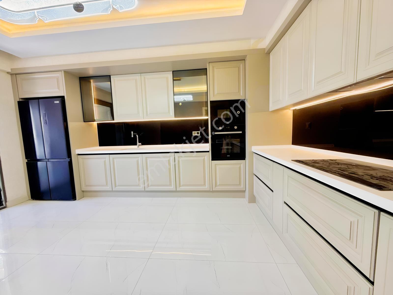 Yks'den Gazze Caddesinde Lüx Site İçi 4+1/200m² Satılık Daireler — fotoğraf 8