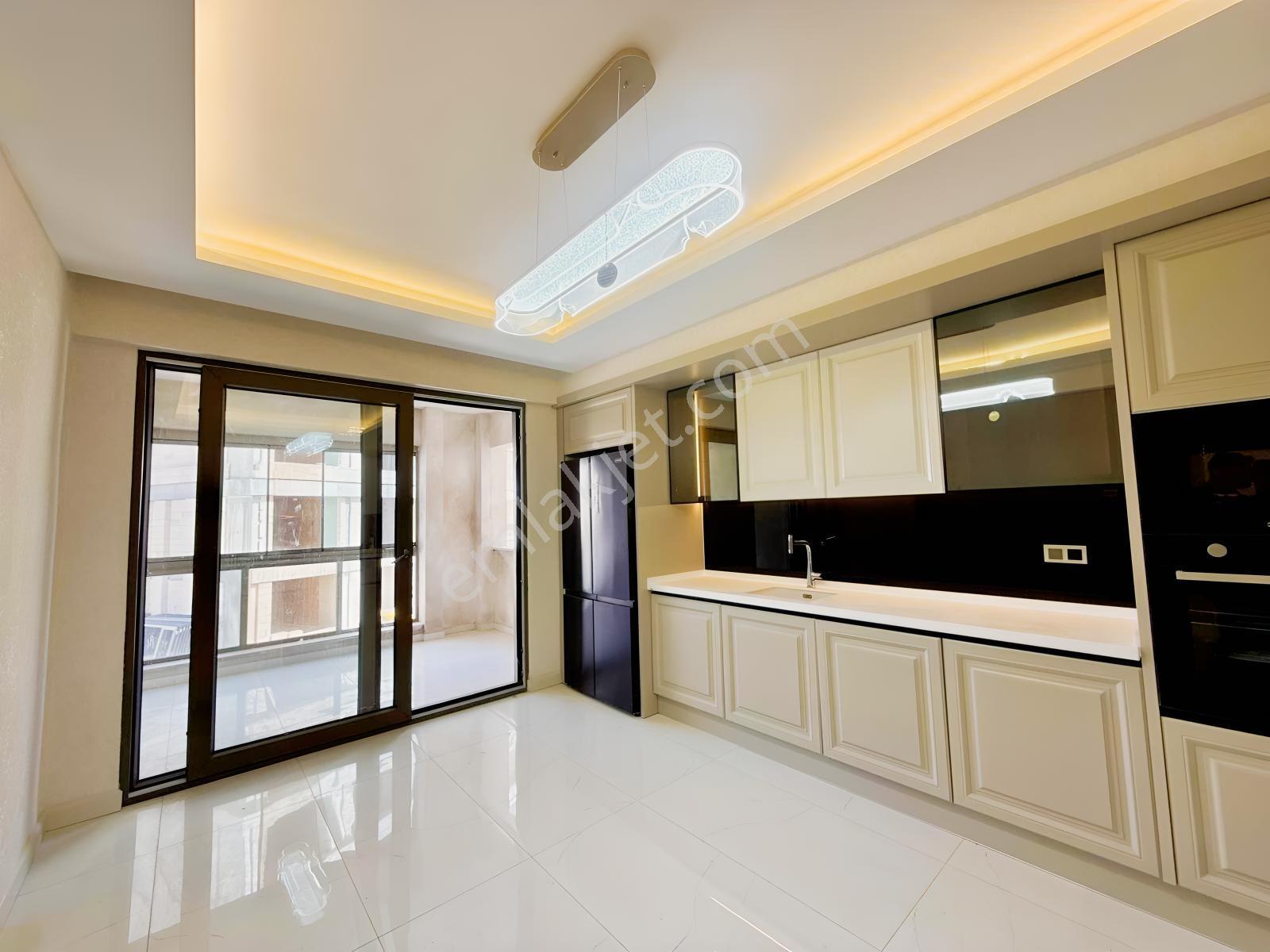 Yks'den Gazze Caddesinde Lüx Site İçi 4+1/200m² Satılık Daireler — fotoğraf 9