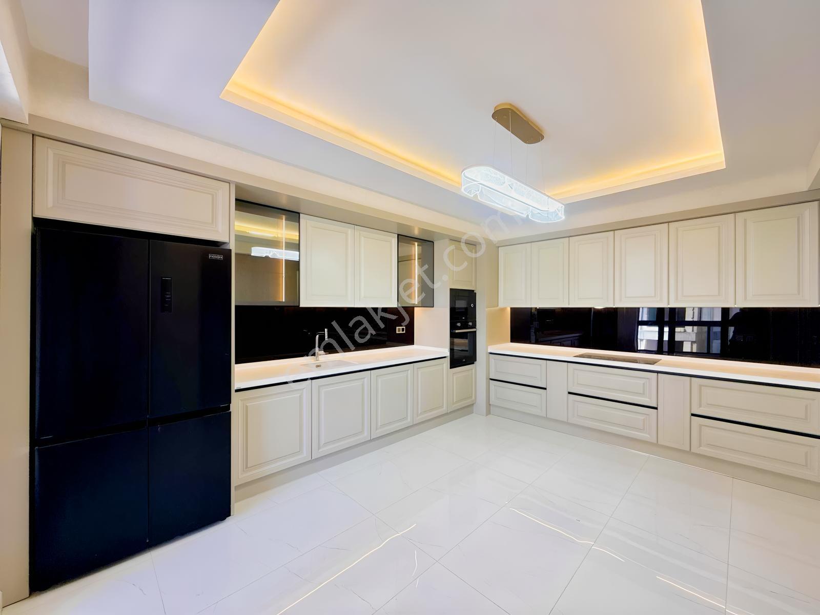 Yks'den Gazze Caddesinde Lüx Site İçi 4+1/200m² Satılık Daireler — fotoğraf 11