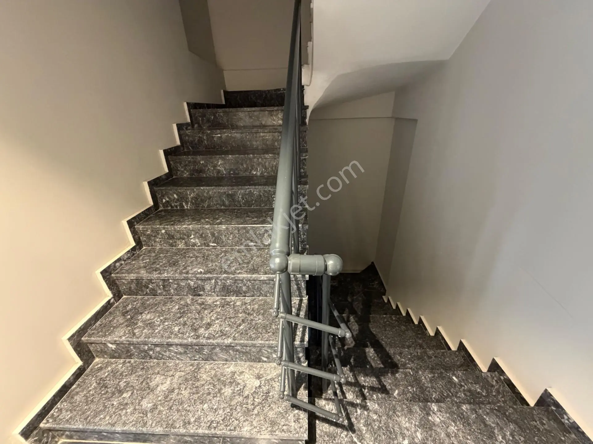 Yetkin’den Obada Satılık 1+1 Daire — fotoğraf 11