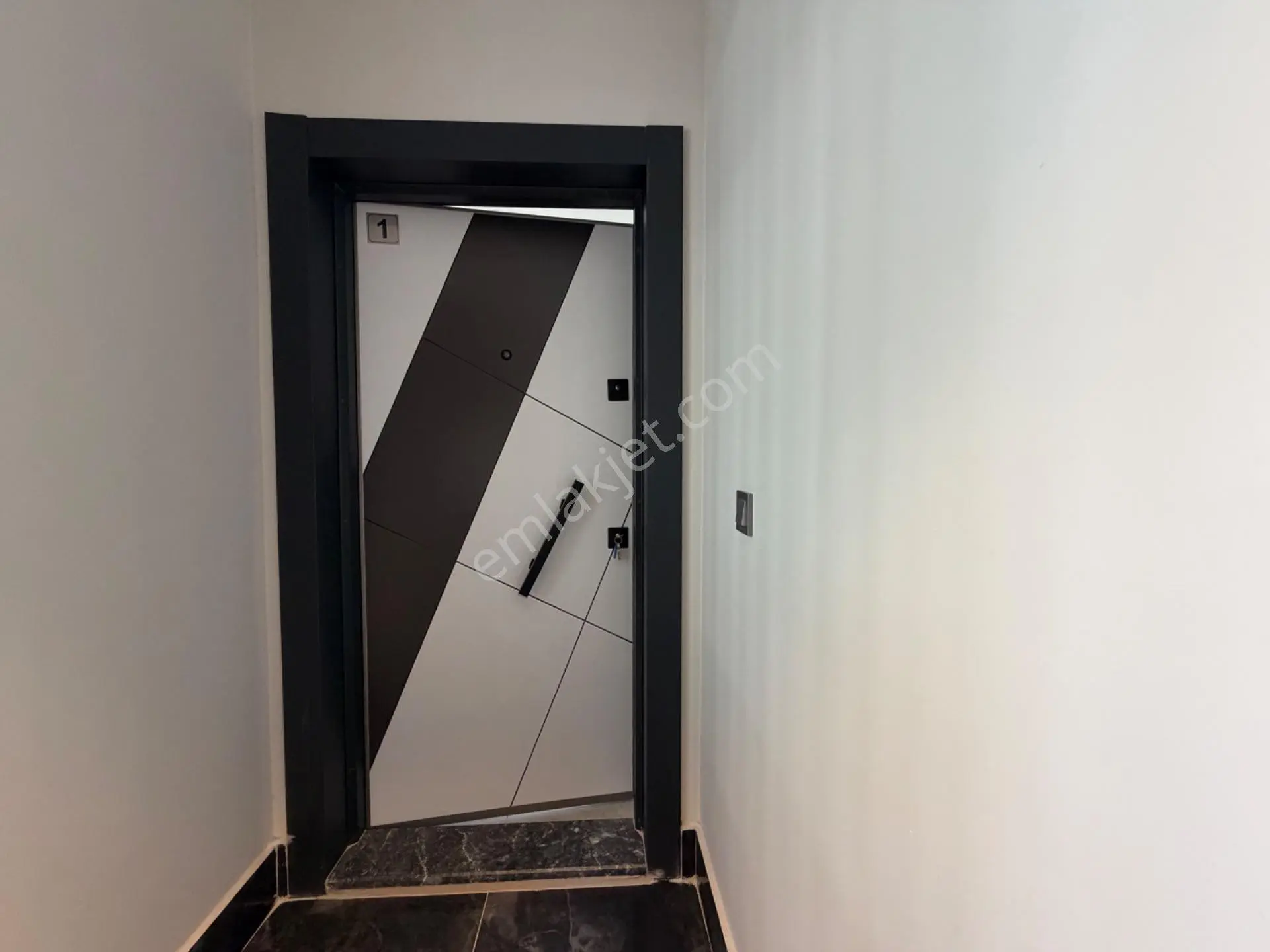 Yetkin’den Obada Satılık 1+1 Daire — fotoğraf 12