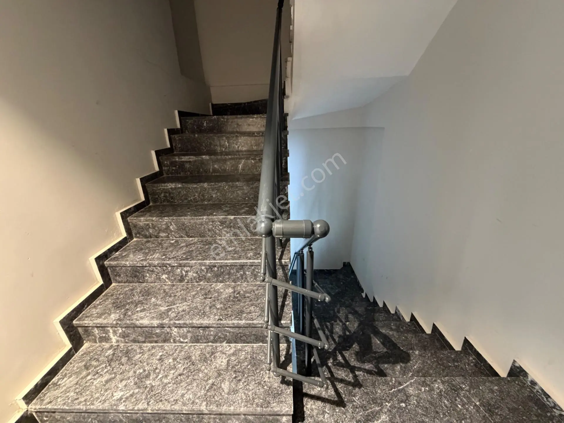 Yetkin’den Obada Satılık 1+1 Daire — fotoğraf 30