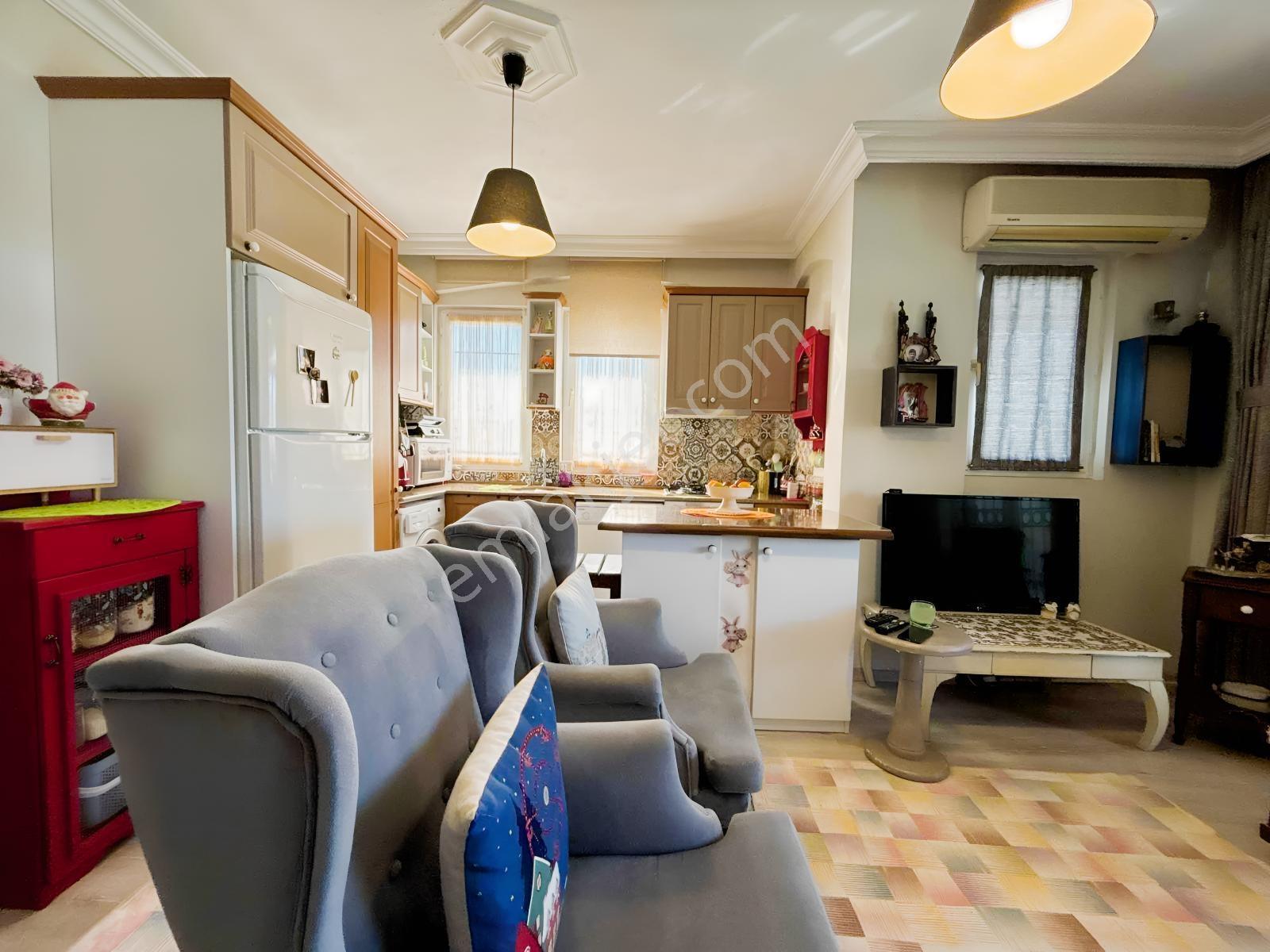 Geniş Bahçeli Havuzlu Sitede Çatı Dubleks 3+1 Bakımlı Daire — fotoğraf 2